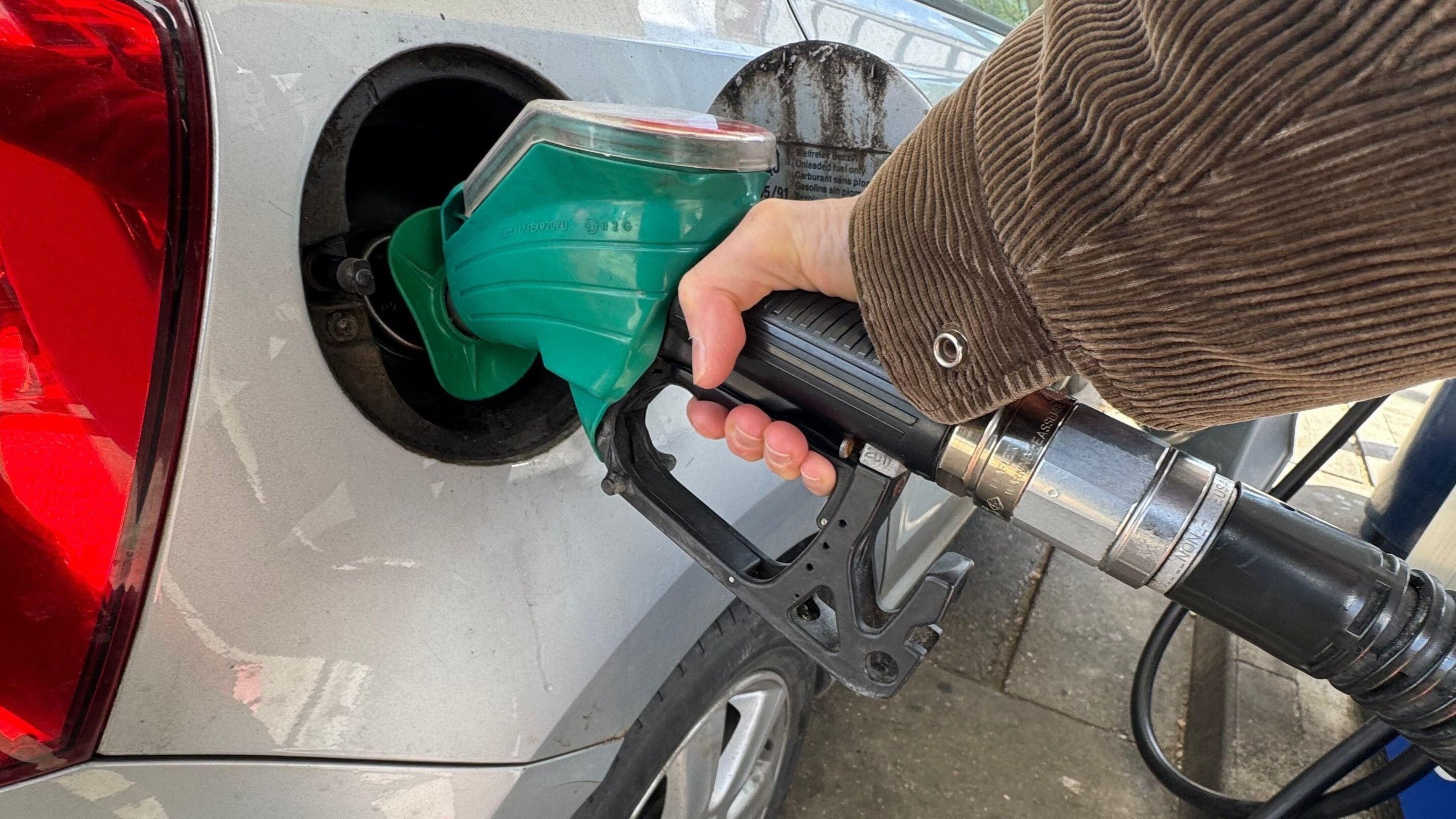 CMA warns some fuel retailers do not pass wholesale price falls fast enough