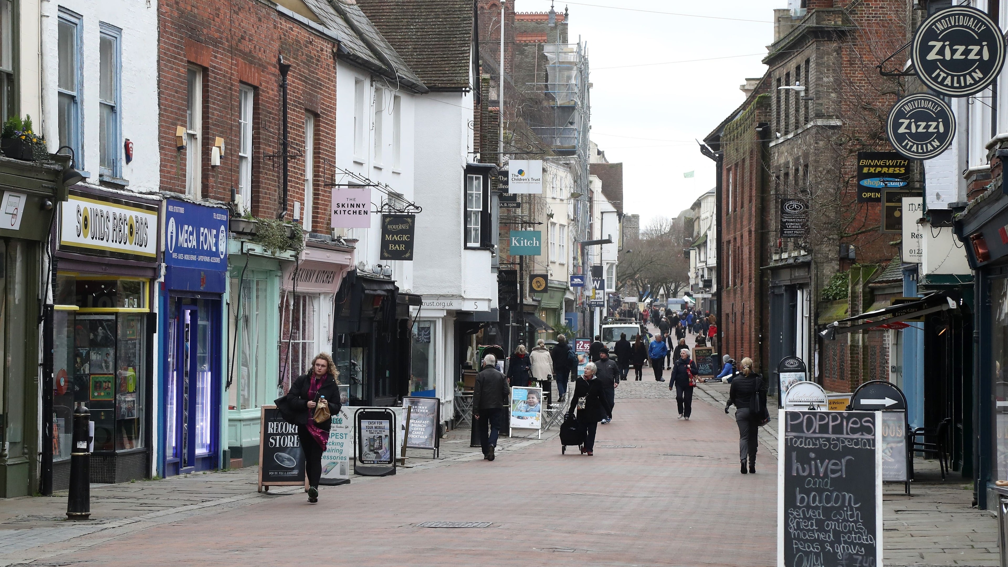 Chicken fast-food chains help UK sector rebound as pubs decline despite World Cup