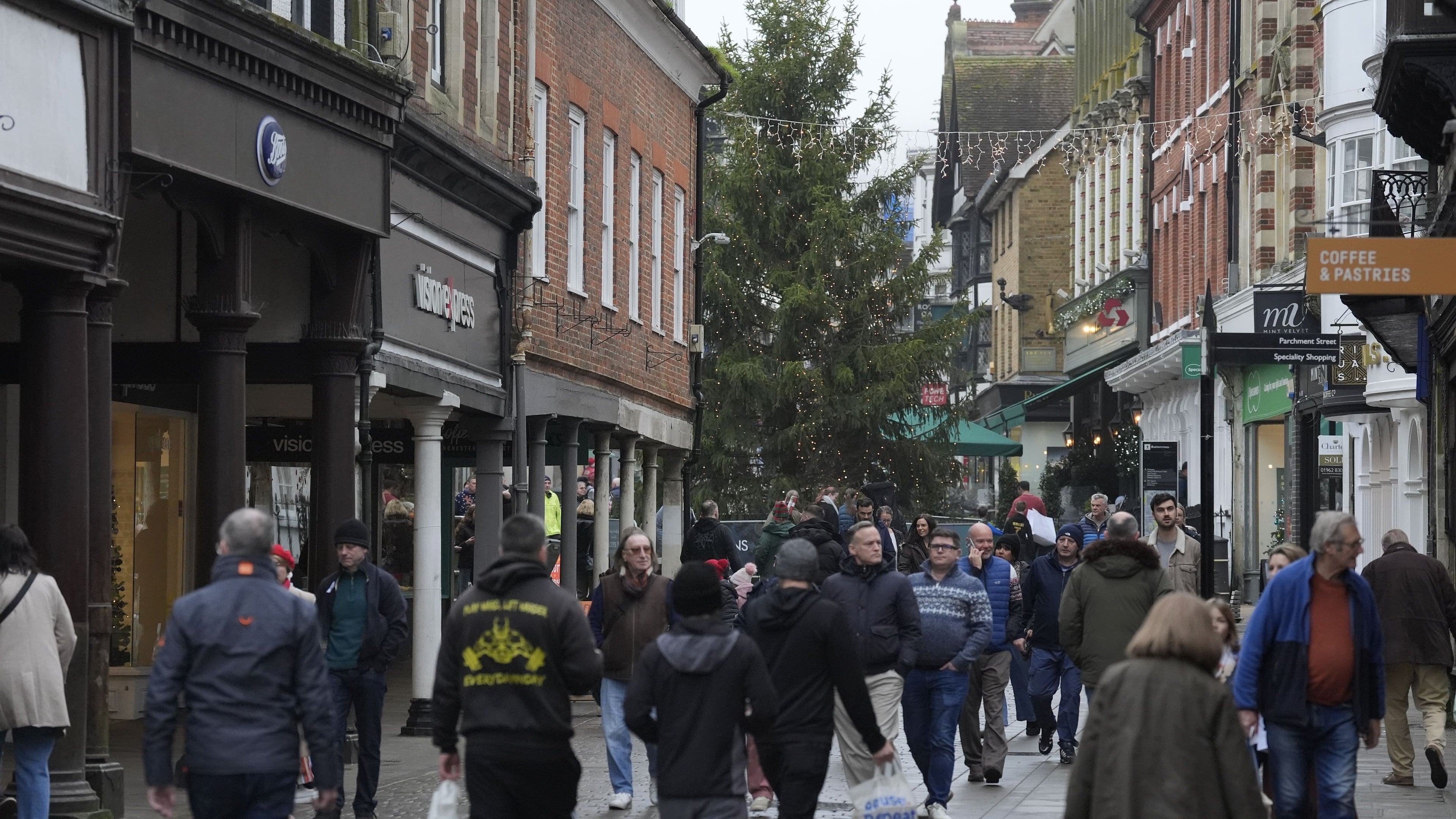 Committee urges government to reconsider small business plans amid high-street decline