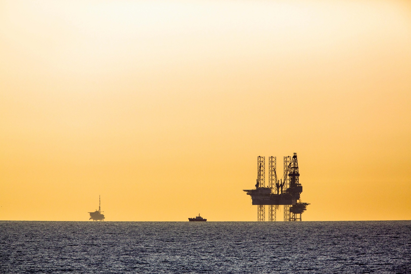 Oil prices fall back and global stocks rally amid hopes of Iran war ...