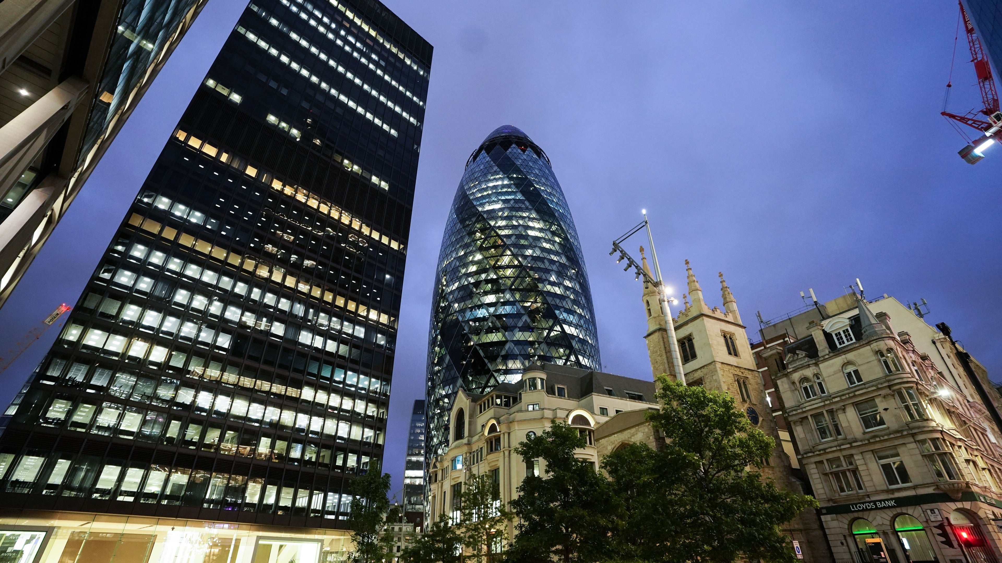 FTSE 100 falls as bond yields rise amid rate and energy price concerns