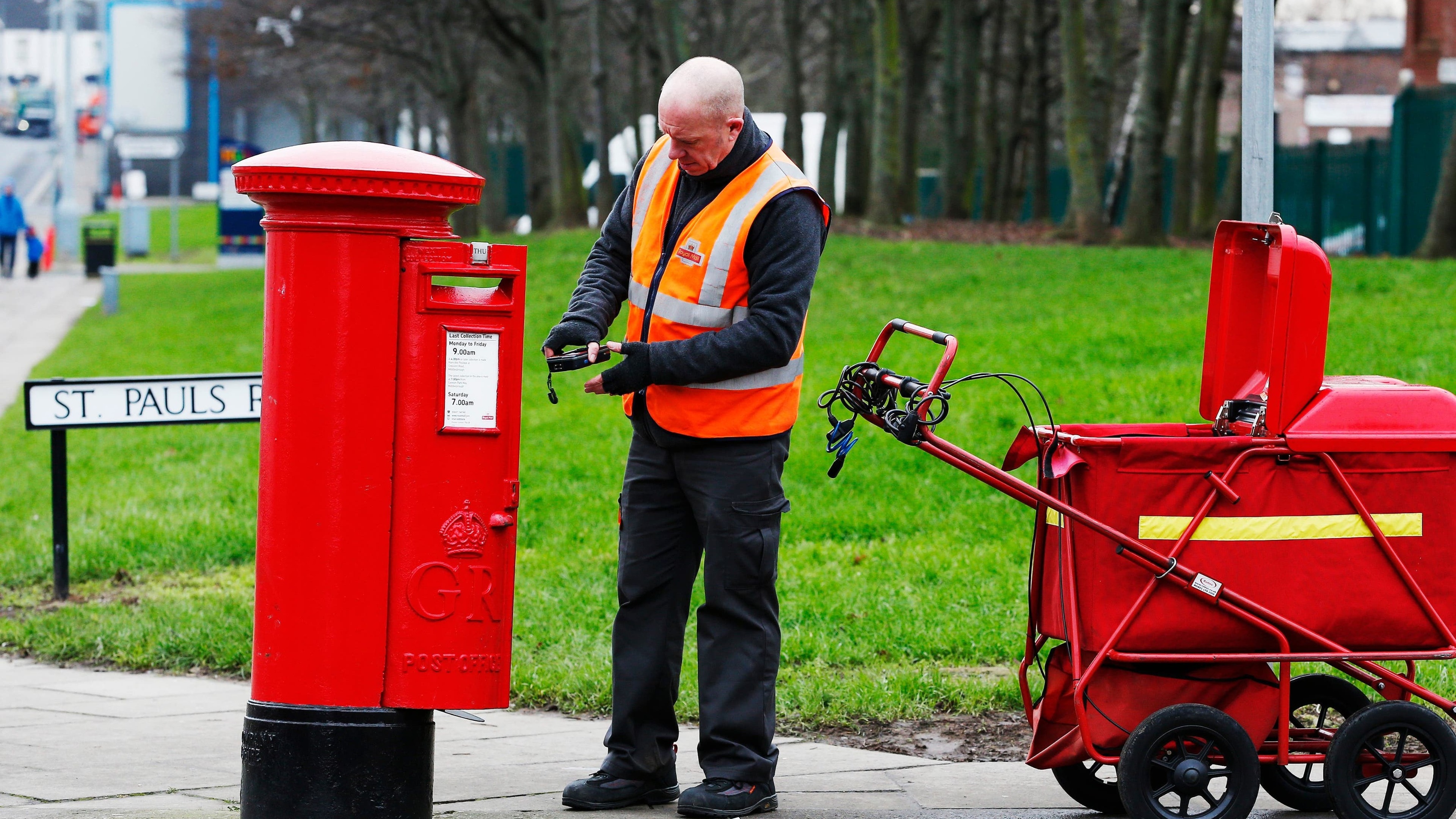 Royal Mail unveils £500m investment plan to improve delivery times