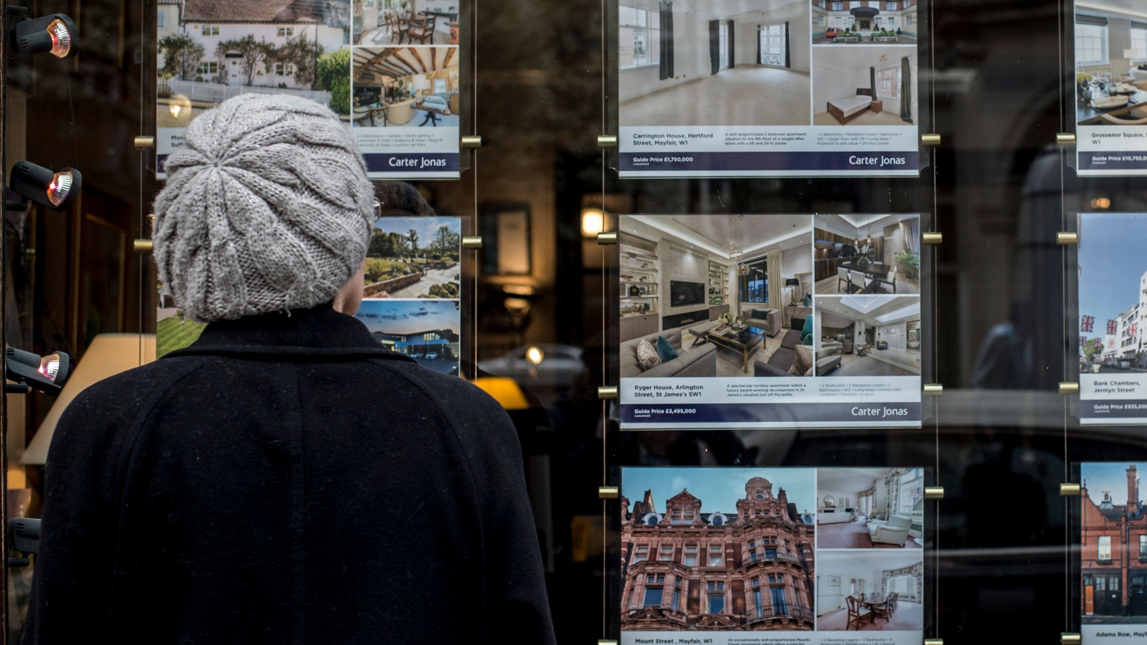 UK average house price falls 0.1% in May, Halifax reports
