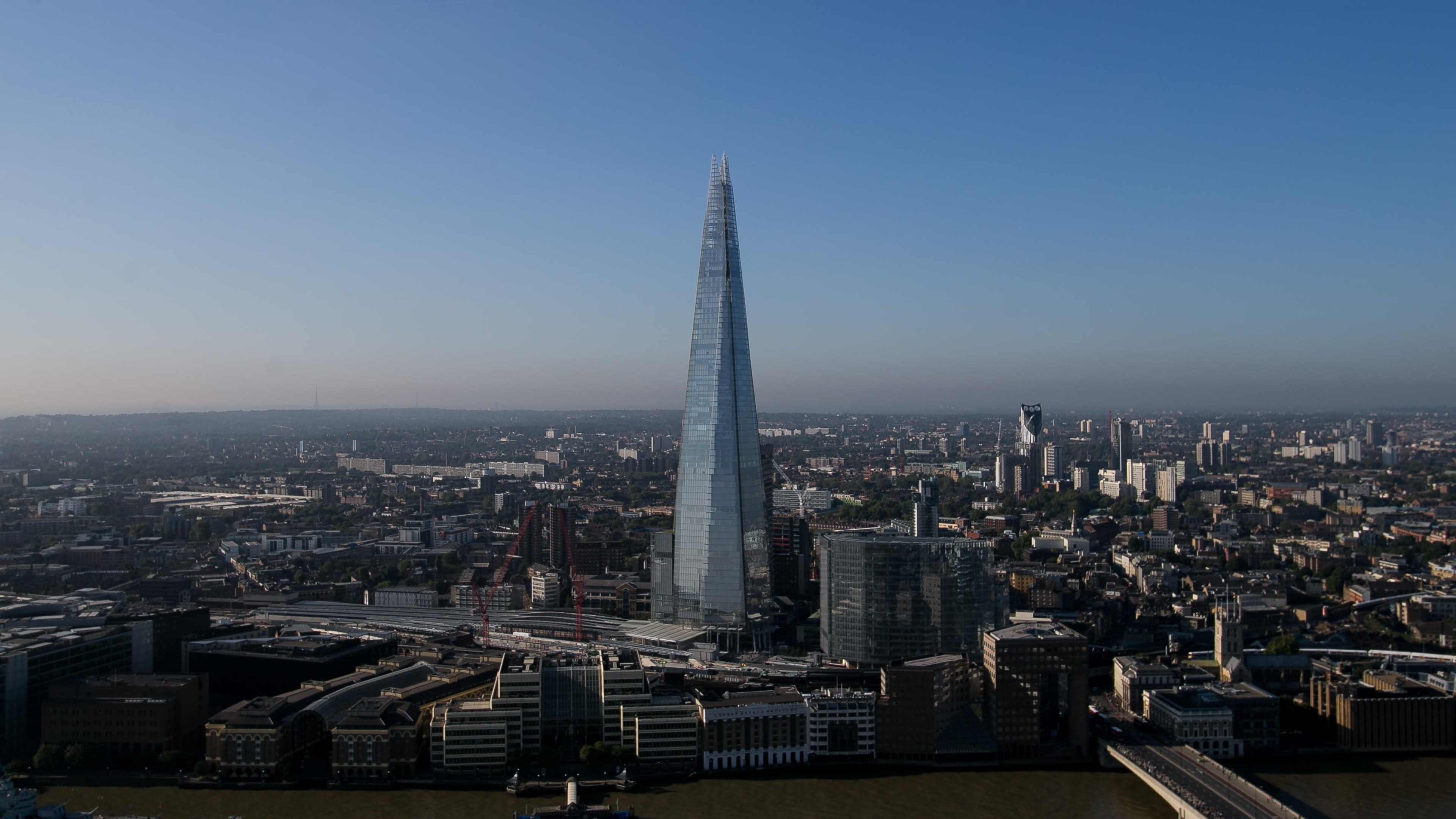 FTSE 100 rises modestly as mining sector struggles amid weaker global markets