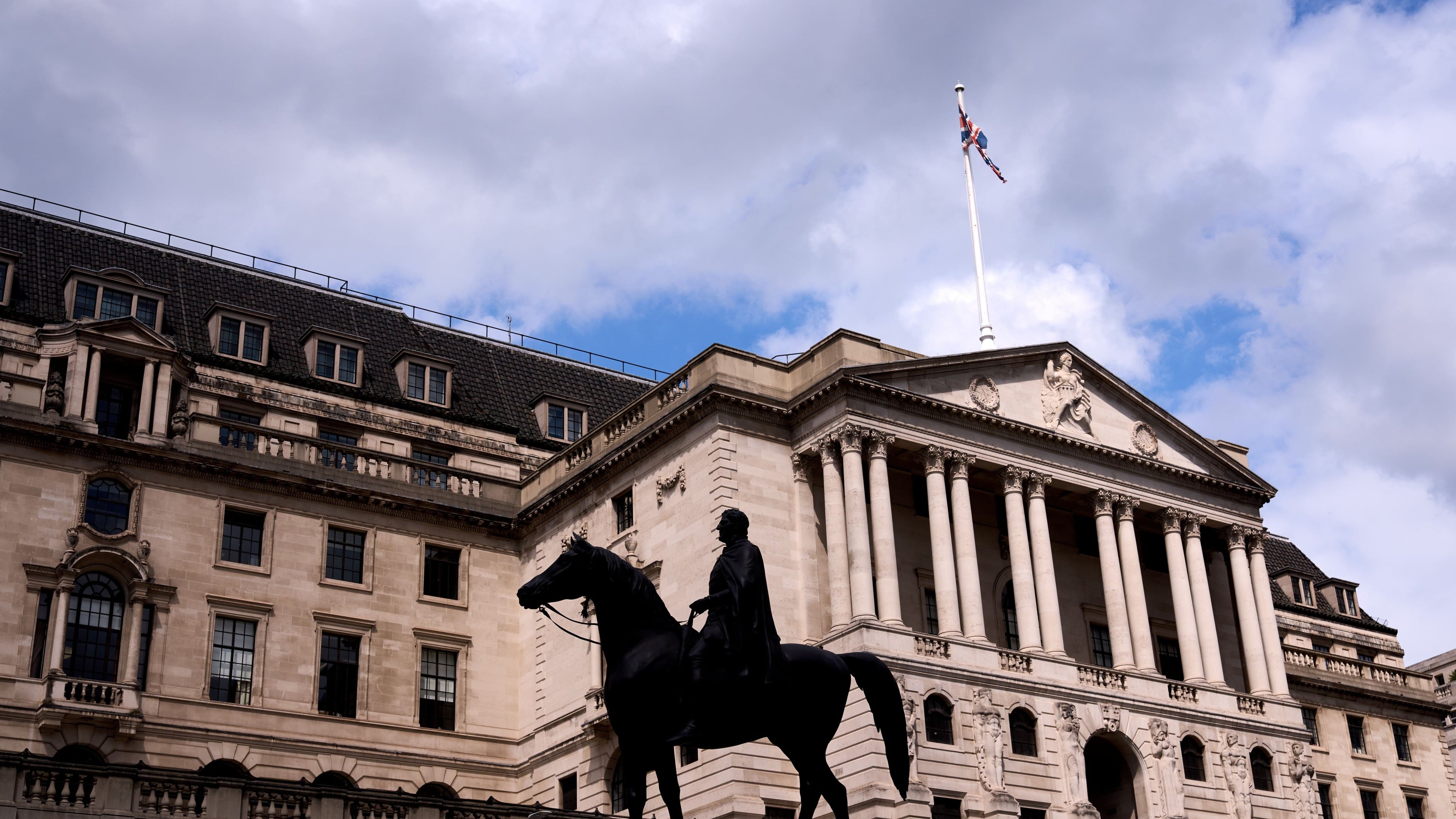 Bank of England MPC member Alan Taylor says rate rises are ‘not compelling’