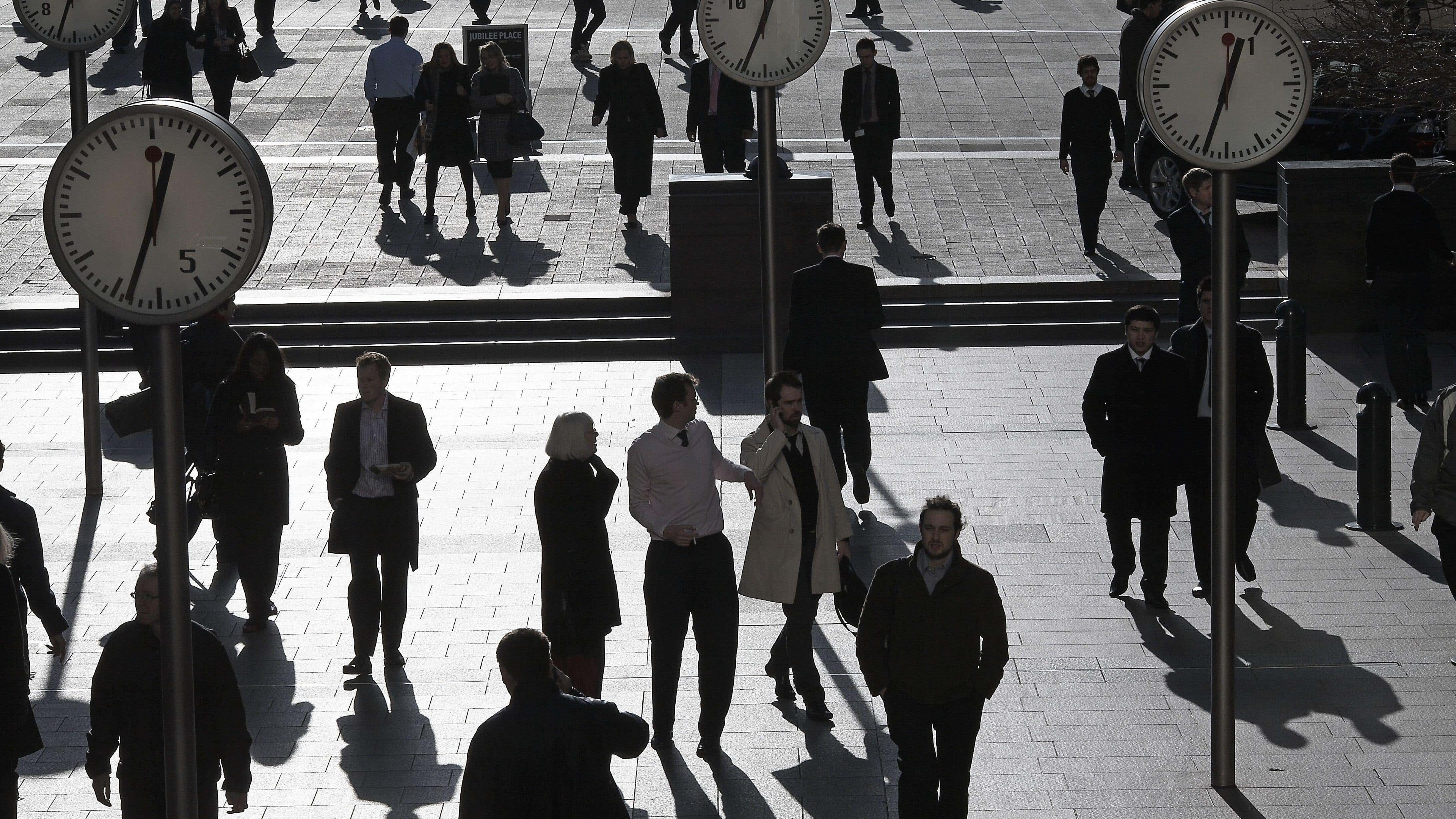 Job vacancies fall again to 712,000 as private sector wage growth slows, ONS says