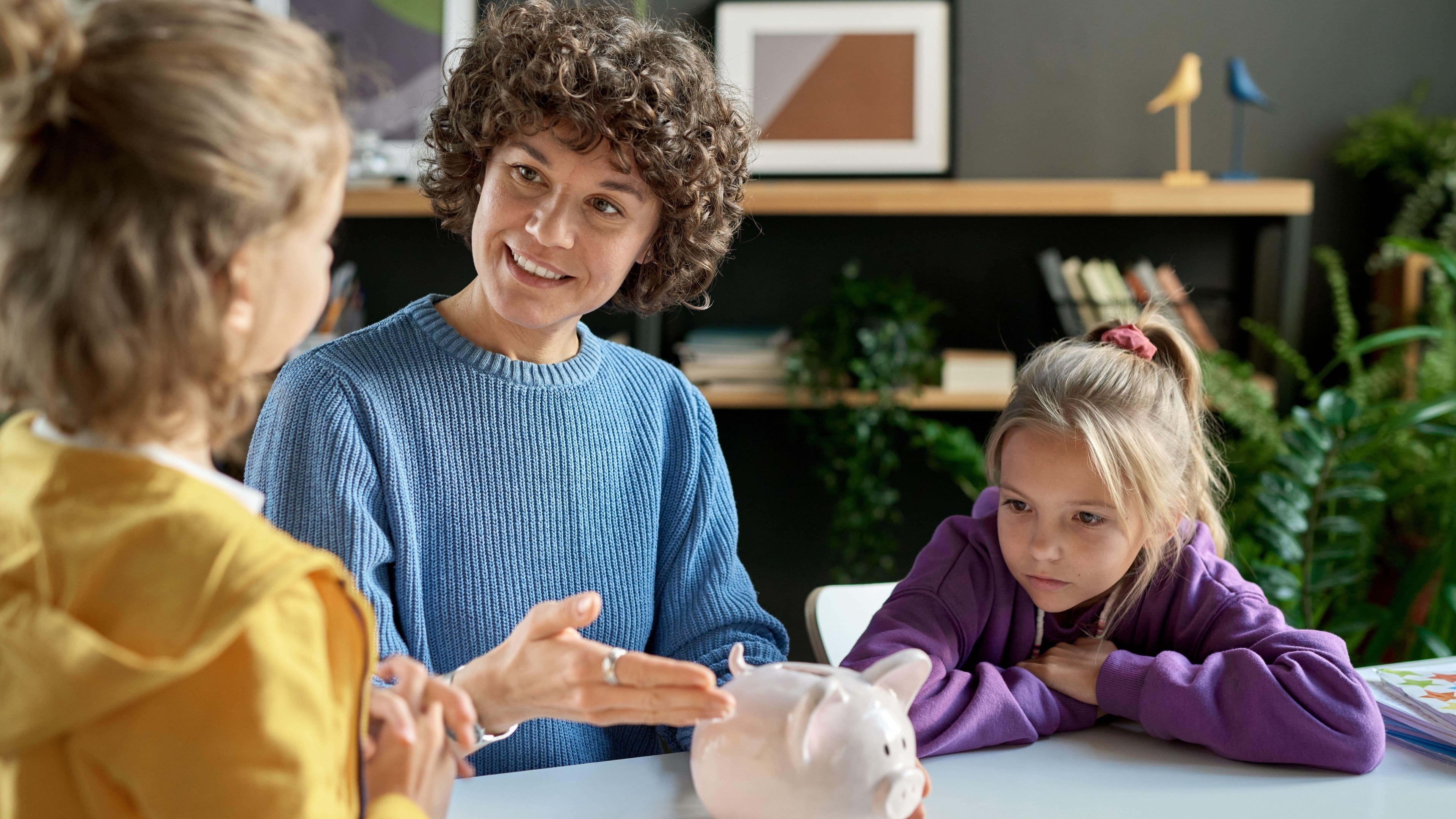 Study finds many parents avoid talking to teenagers about money