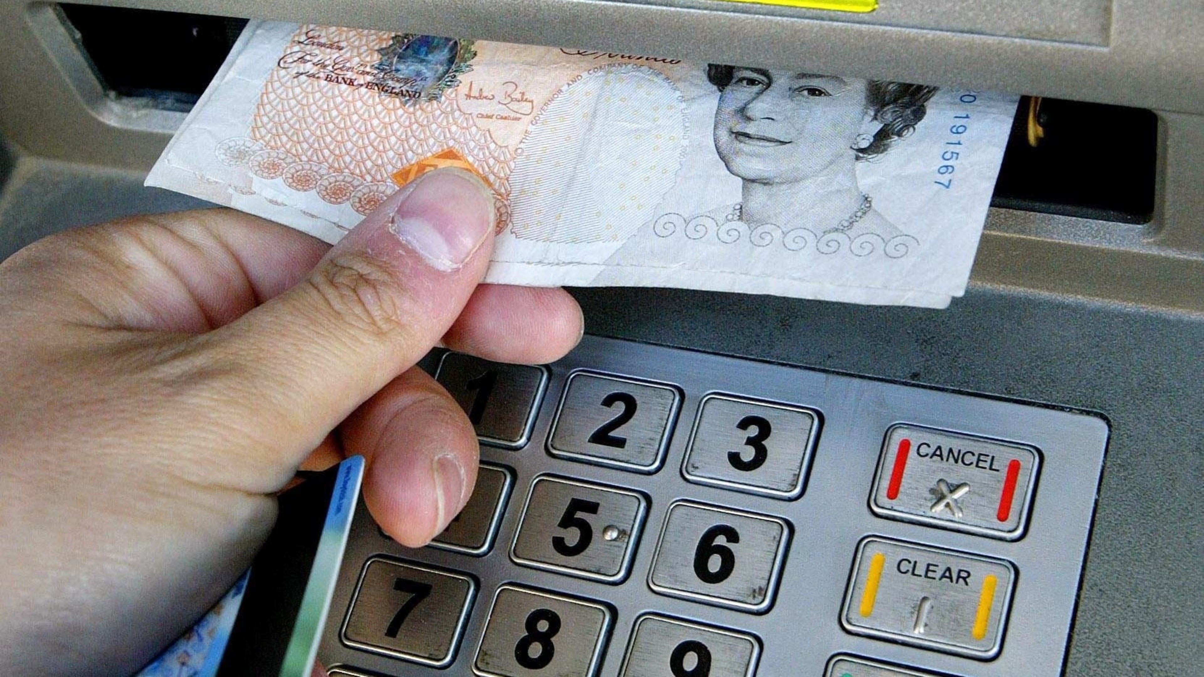 Cash expected to fall to 4% of UK payments by 2035 as digital use rises