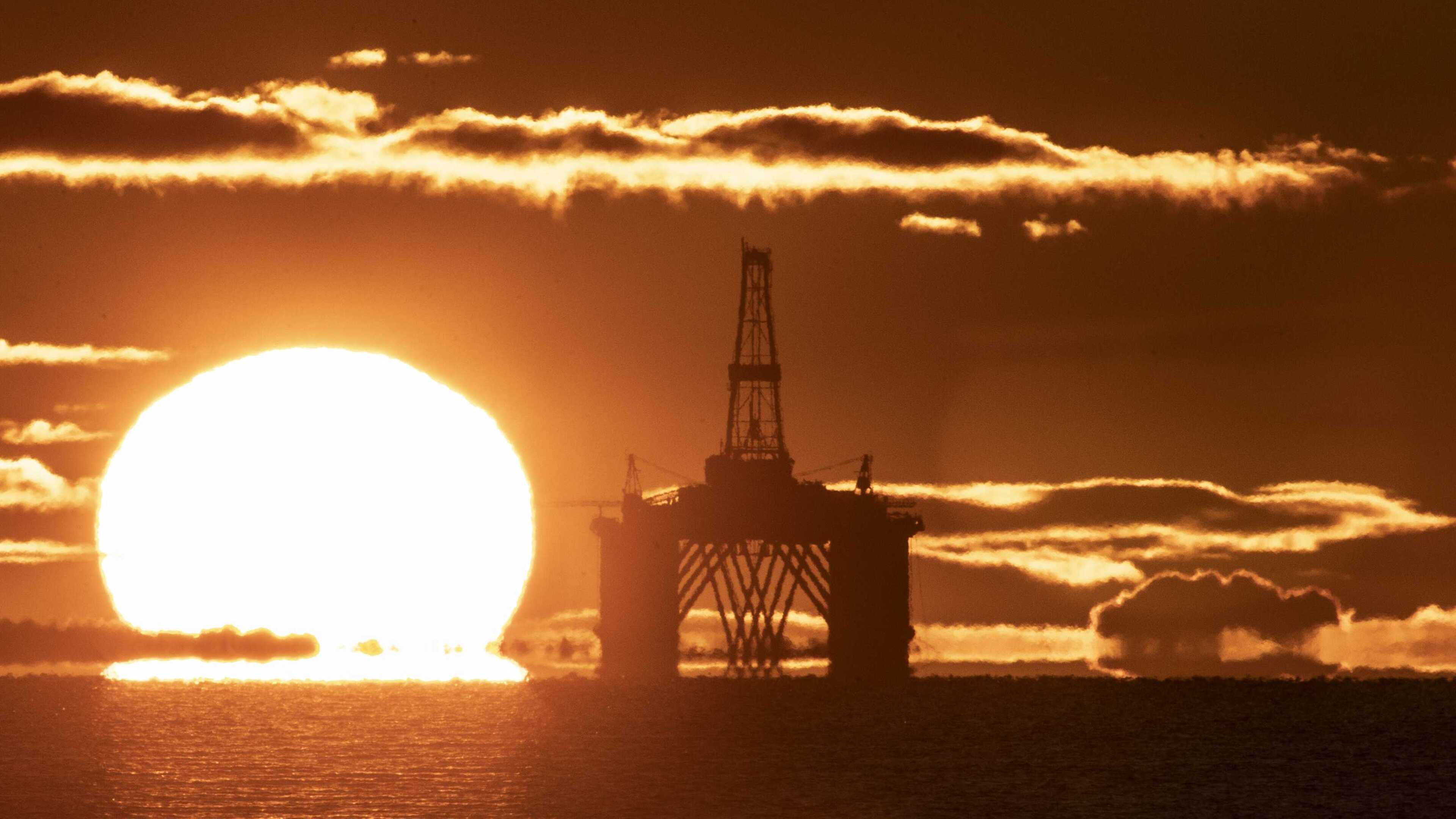 North-east Scotland nears ‘Goldilocks zone’ as energy transition risks up to 18,000 jobs