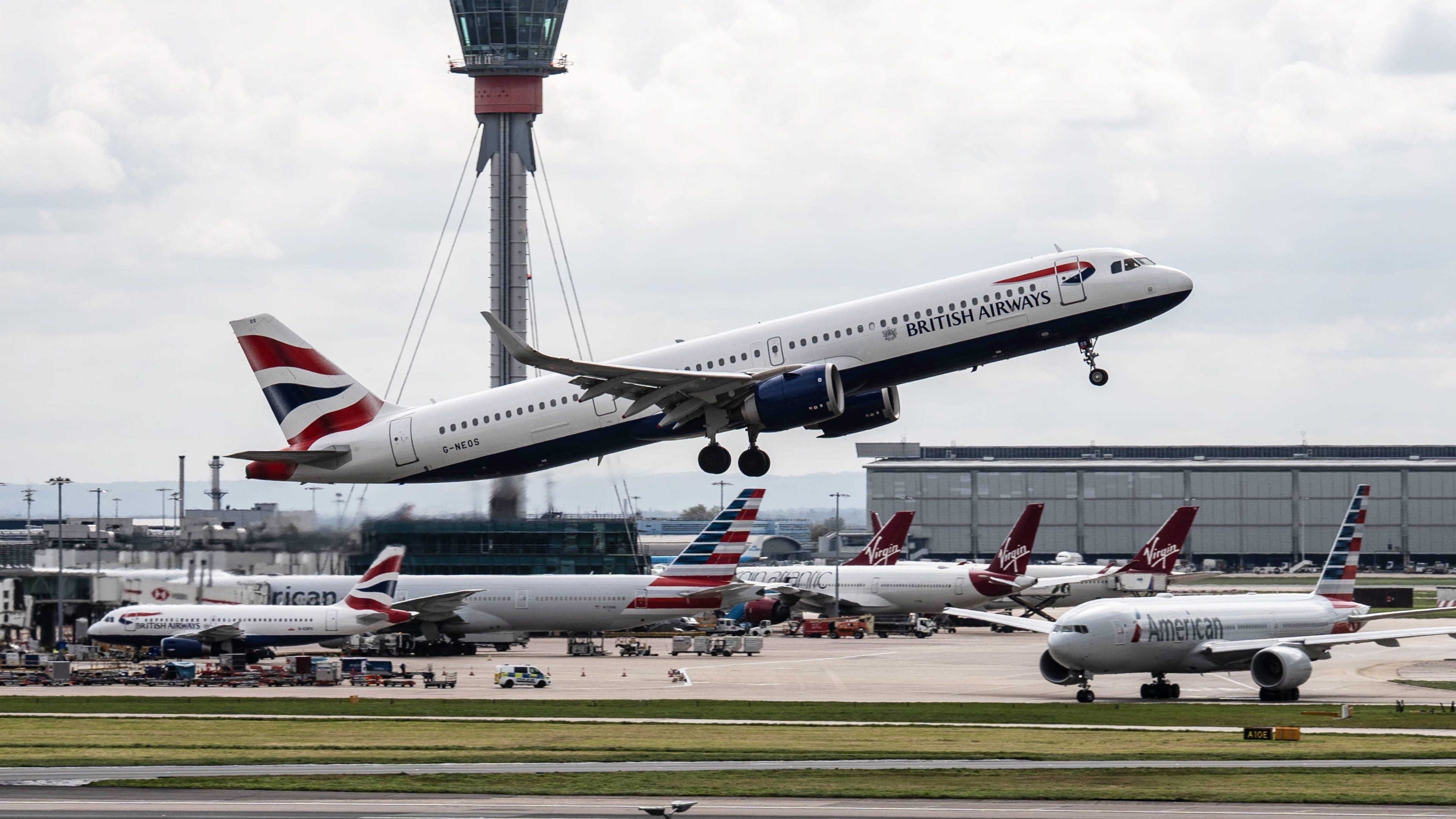British Airways’ parent company expects £1.7bn hit from higher fuel bill