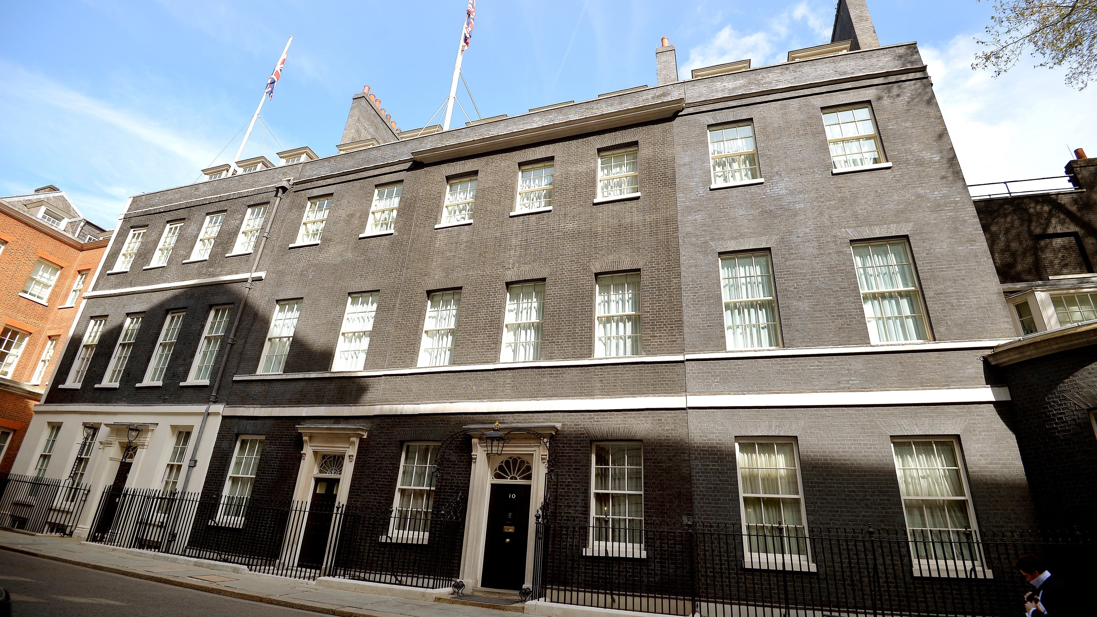 Consumer watchdog lists Downing Street apartment on Booking.com to test security gaps