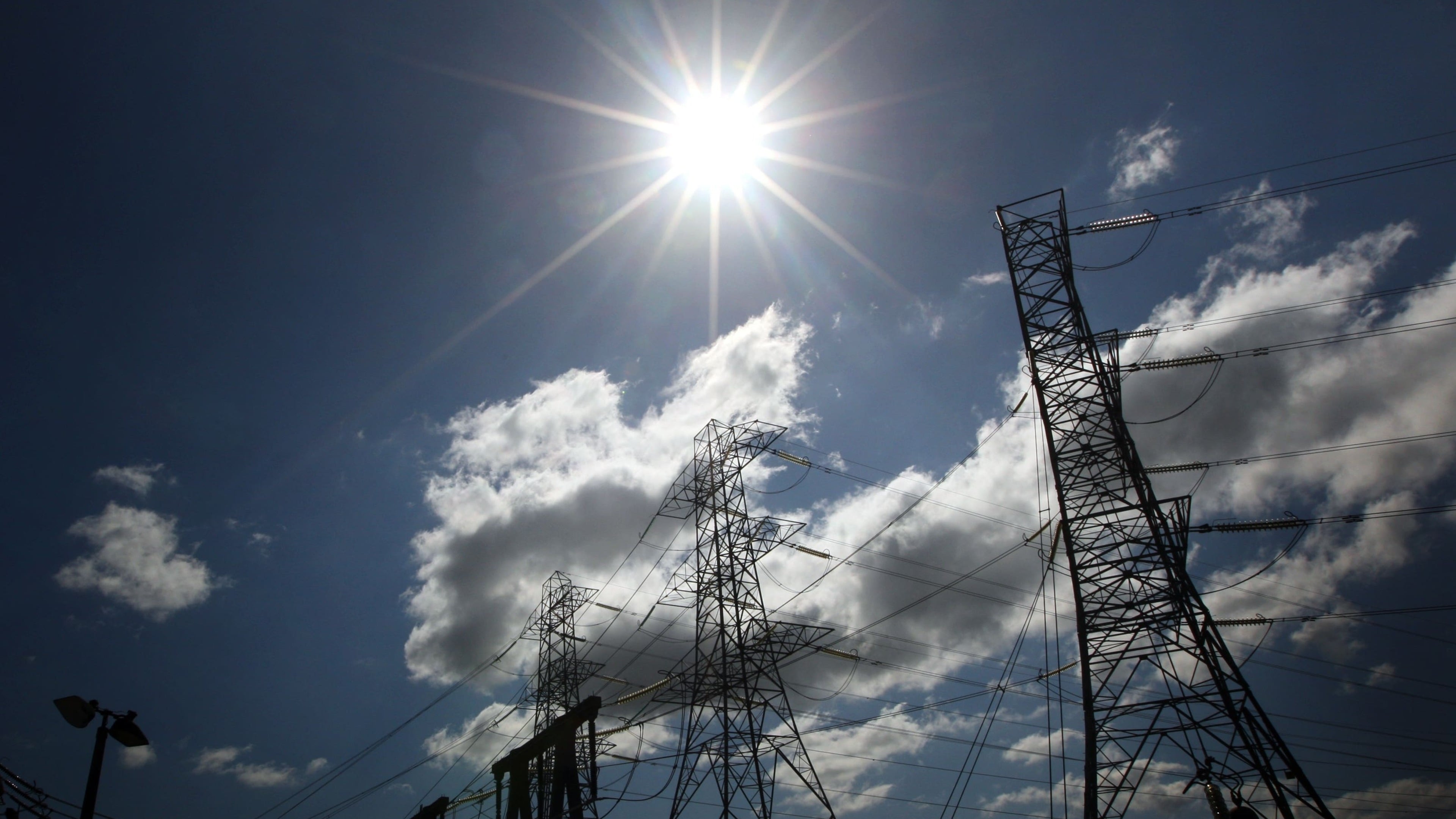 Solar eclipse prompts UK electricity grid to request backup power