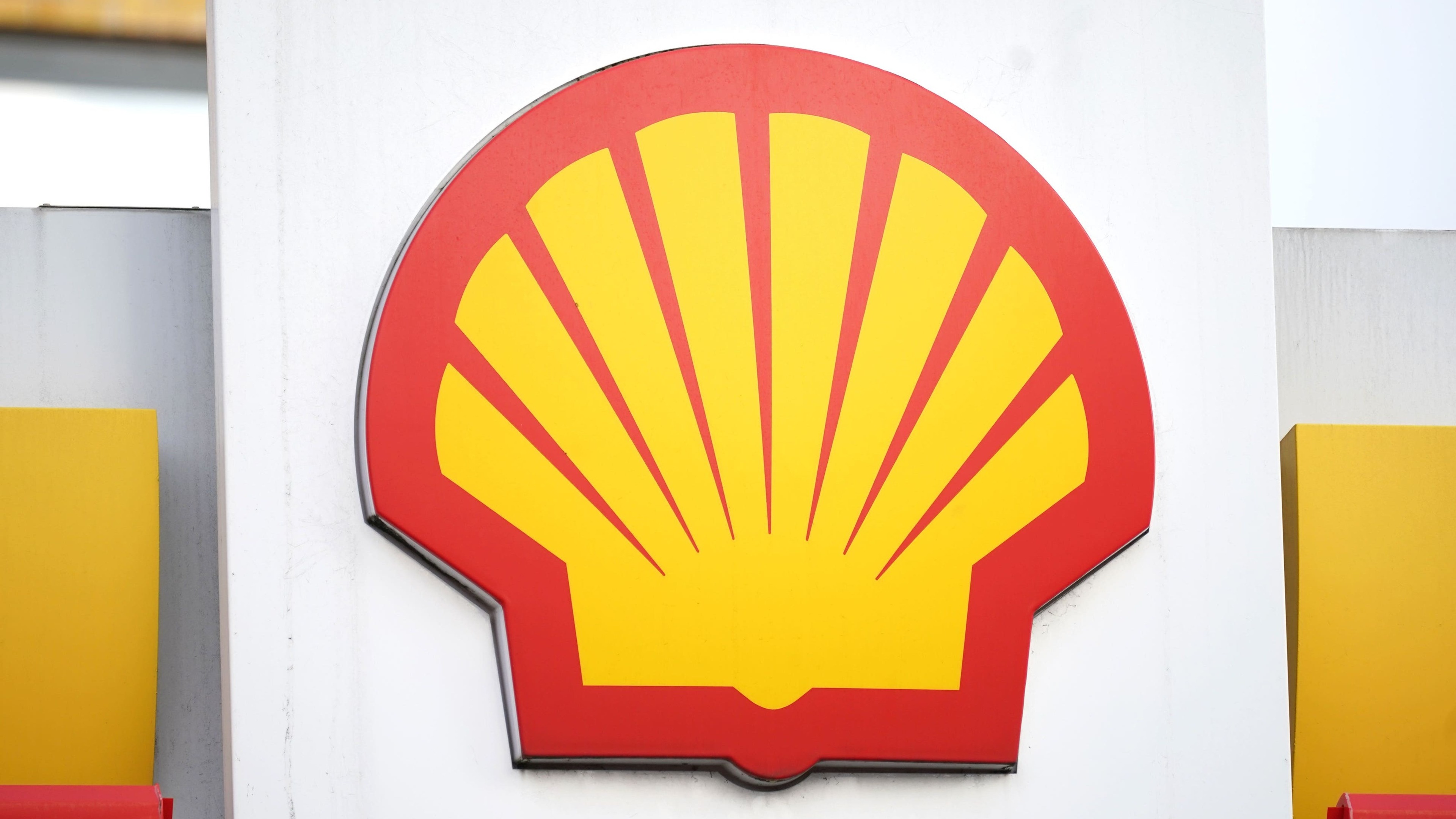 Investors question Shell’s plans for long-term decline in fossil fuel demand