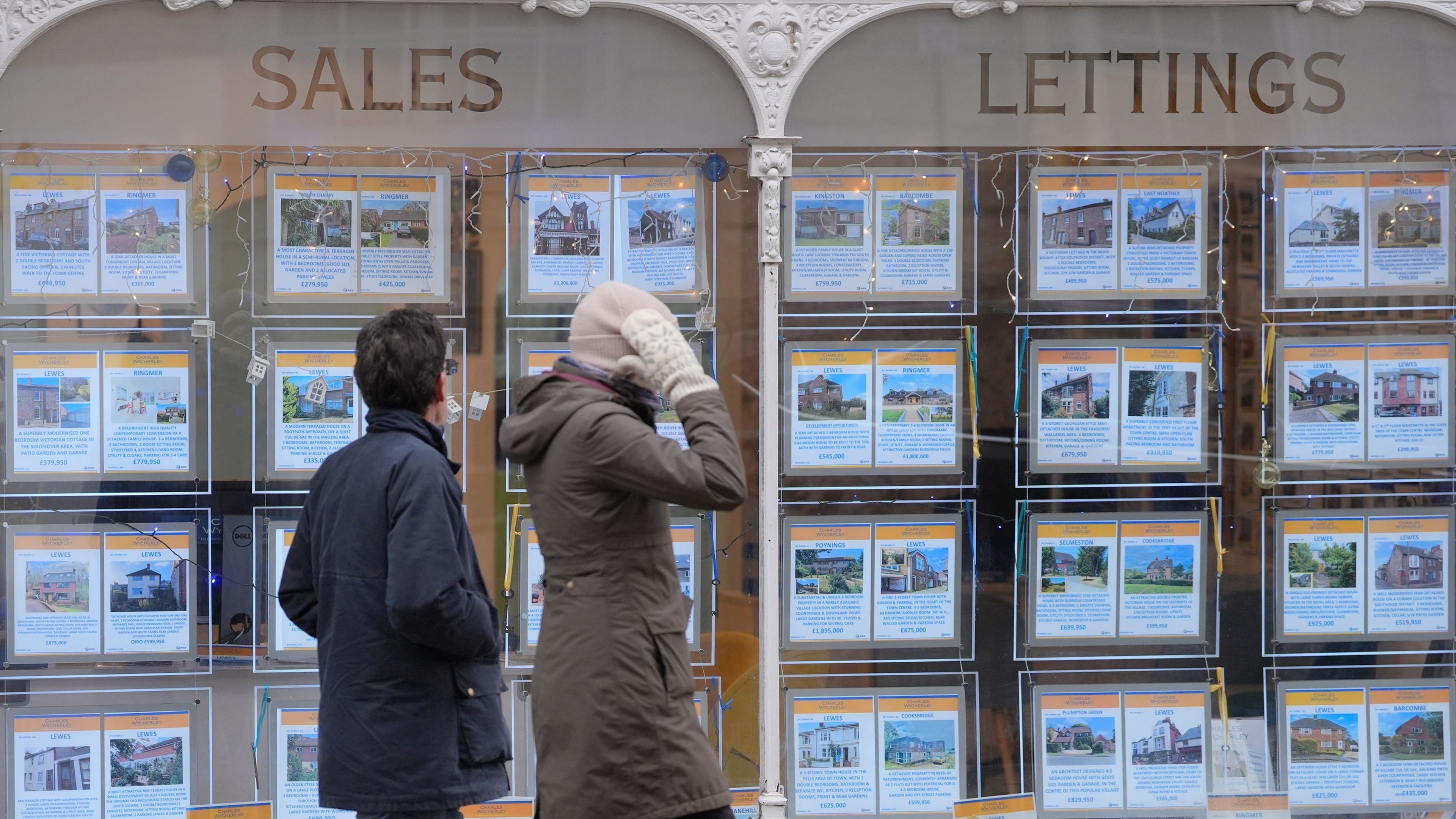 UK home mortgage approvals fall to lowest level since December 2023