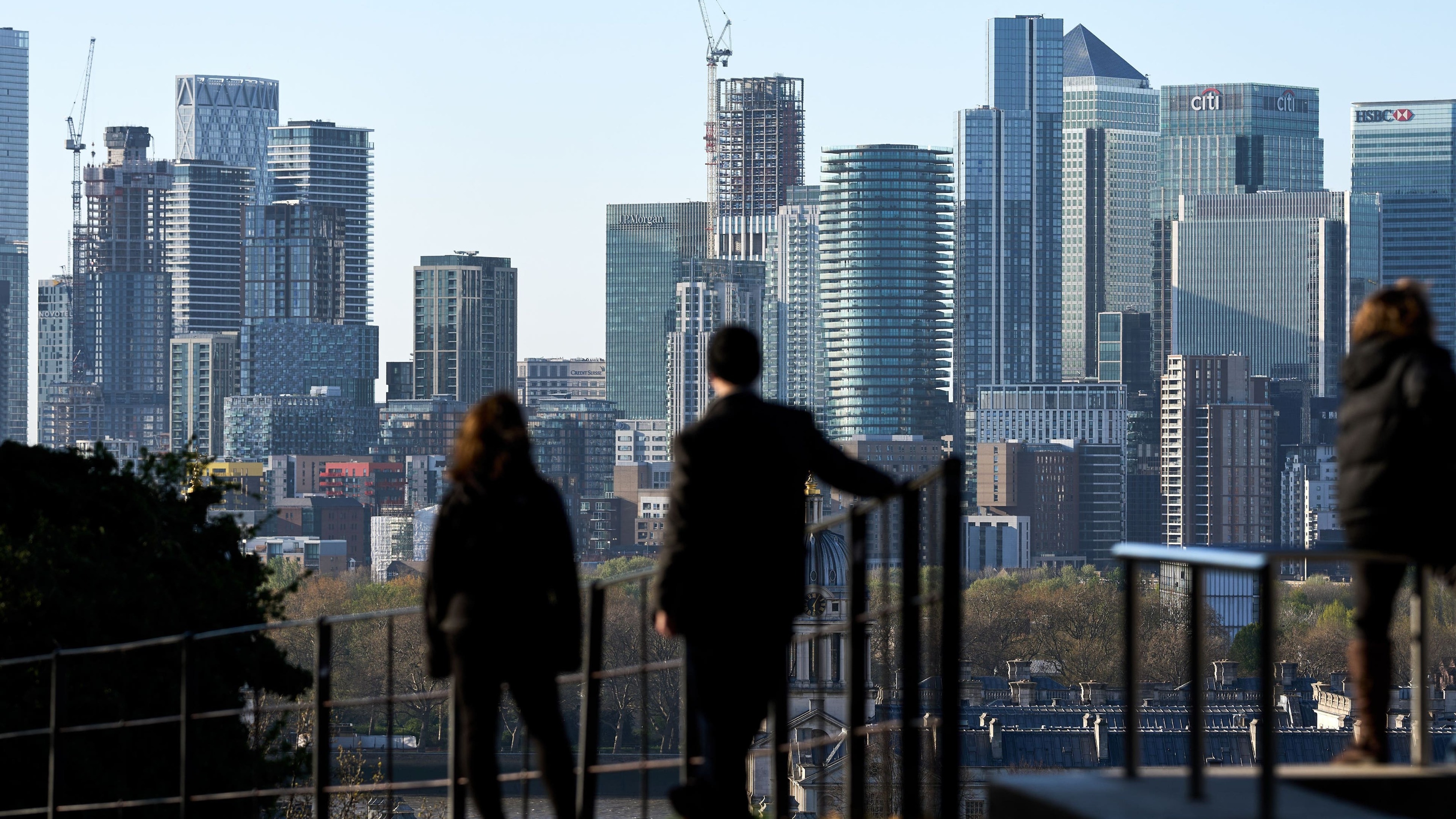 FTSE 100 rises as investors weigh cautious US-Iran optimism and lower oil prices
