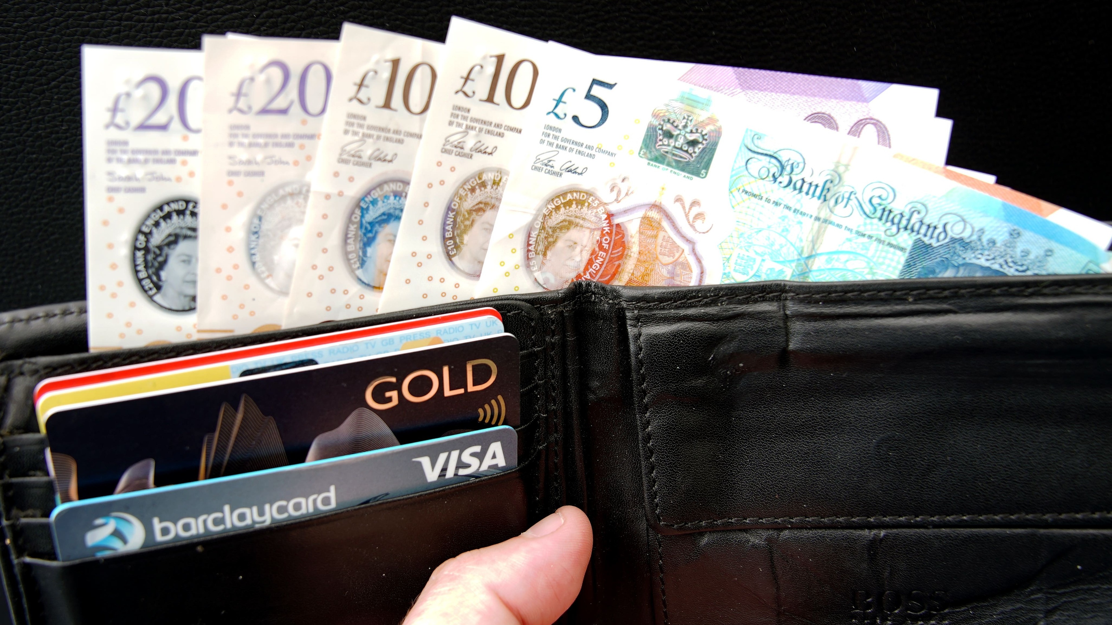 Heatwaves and major sports events push UK cash deposits to record levels