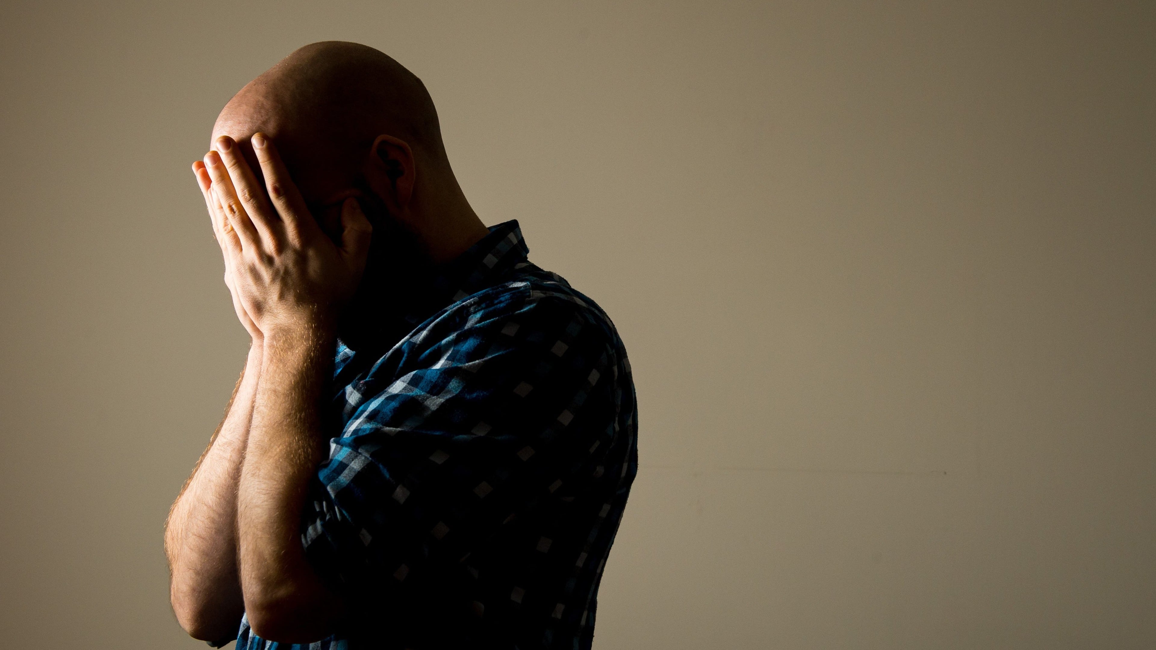 Lloyds reports 10% rise in average losses from impersonation scams