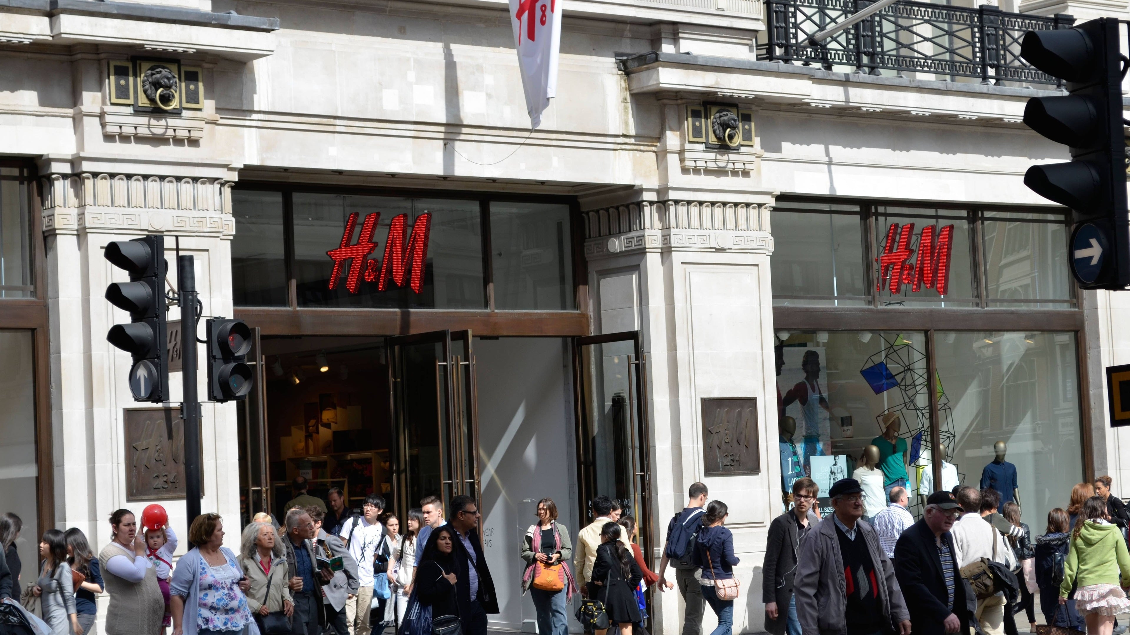H&M reports higher sales as it increases in-season purchasing