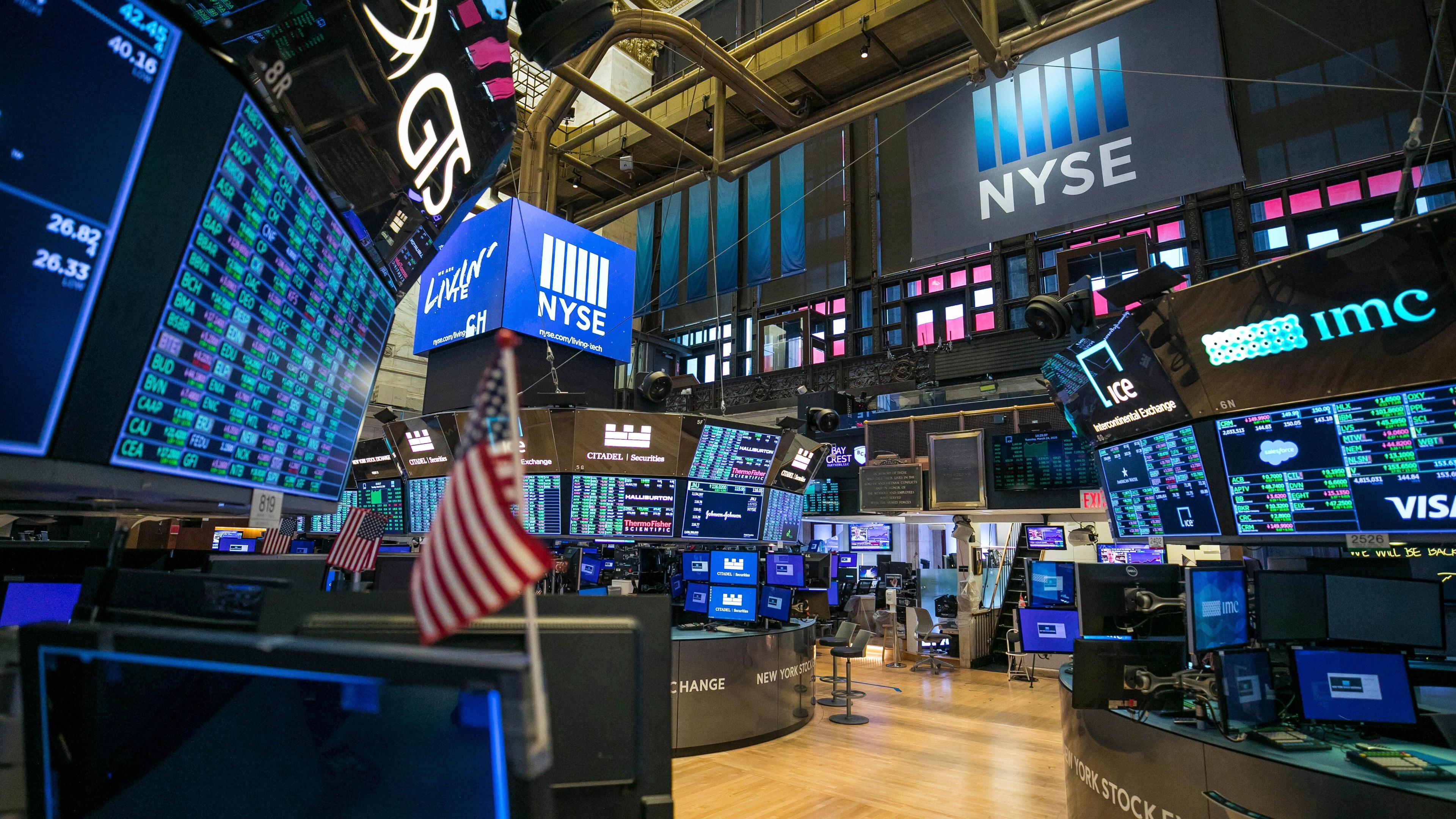 Tech stocks fall after calls for AI development to slow