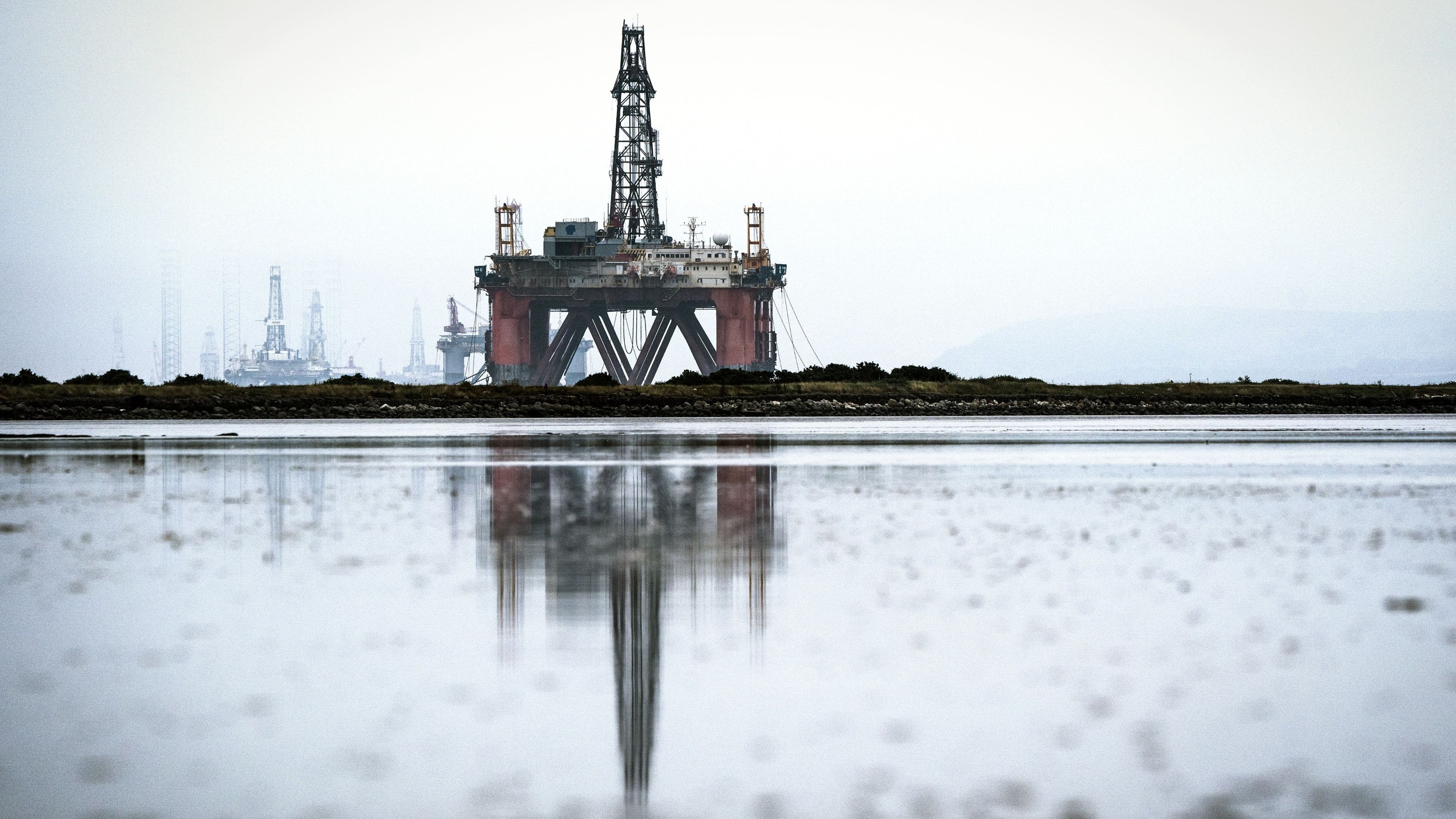 Oil prices return to 100 dollars a barrel as hopes of Iran peace talks wane