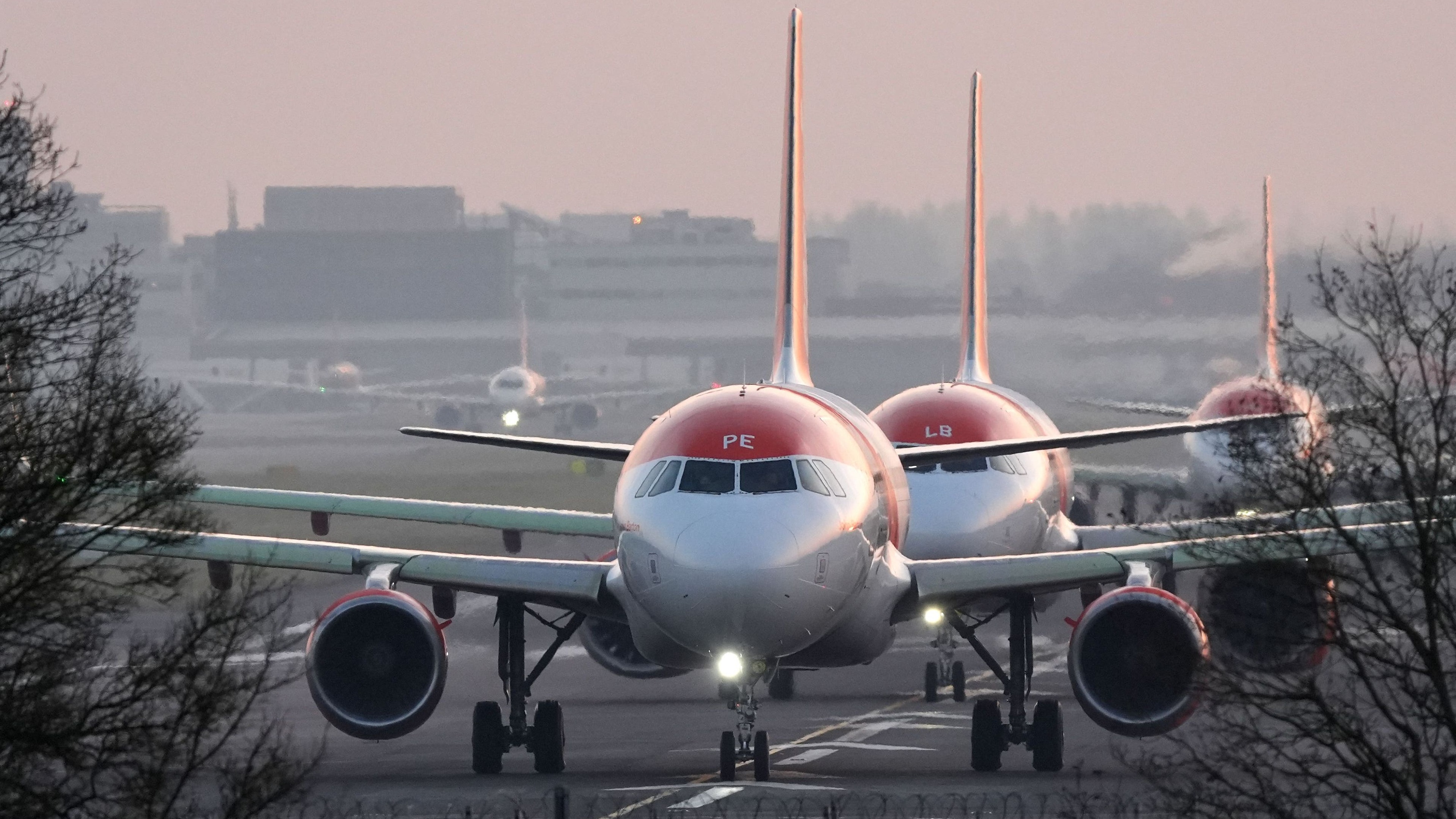 EasyJet says it is not experiencing fuel supply disruptions amid higher jet fuel prices