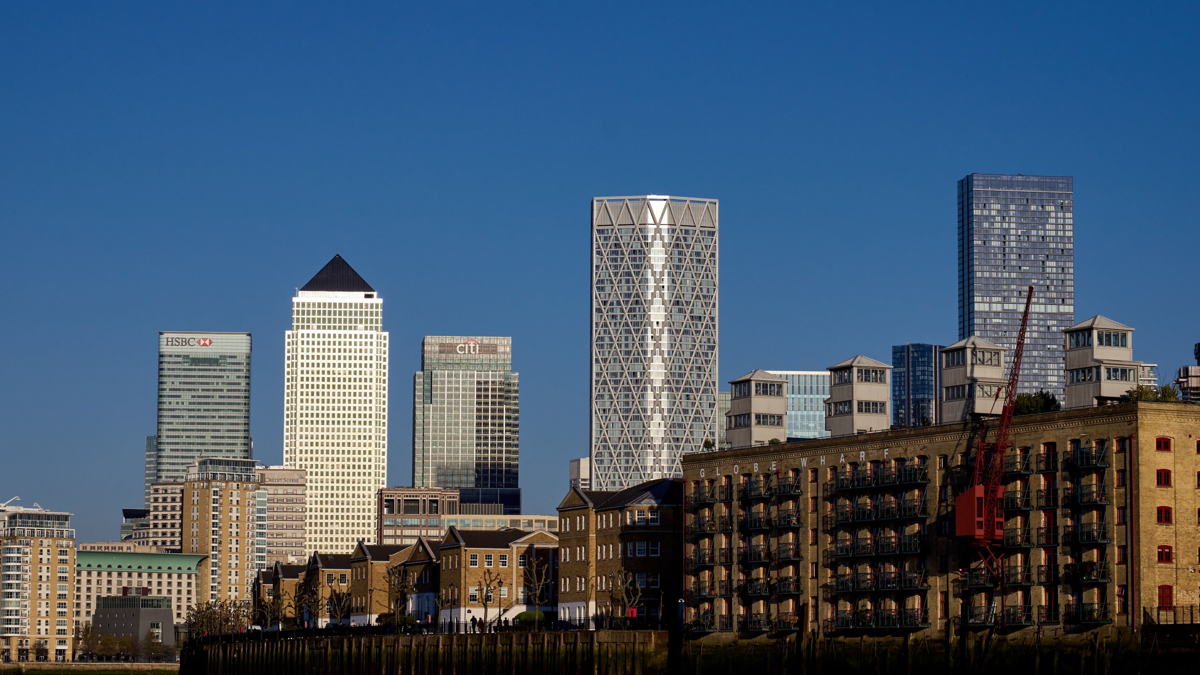 FTSE 100 closes down despite strong results from WPP and Diageo