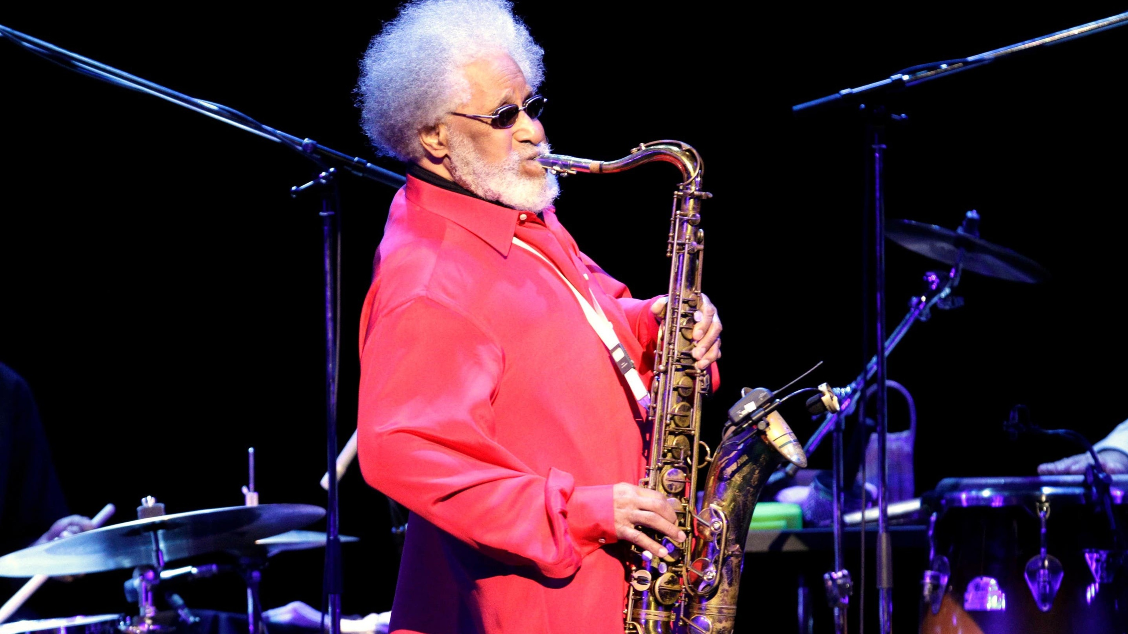 ‘Saxophone colossus’ Sonny Rollins dies aged 95