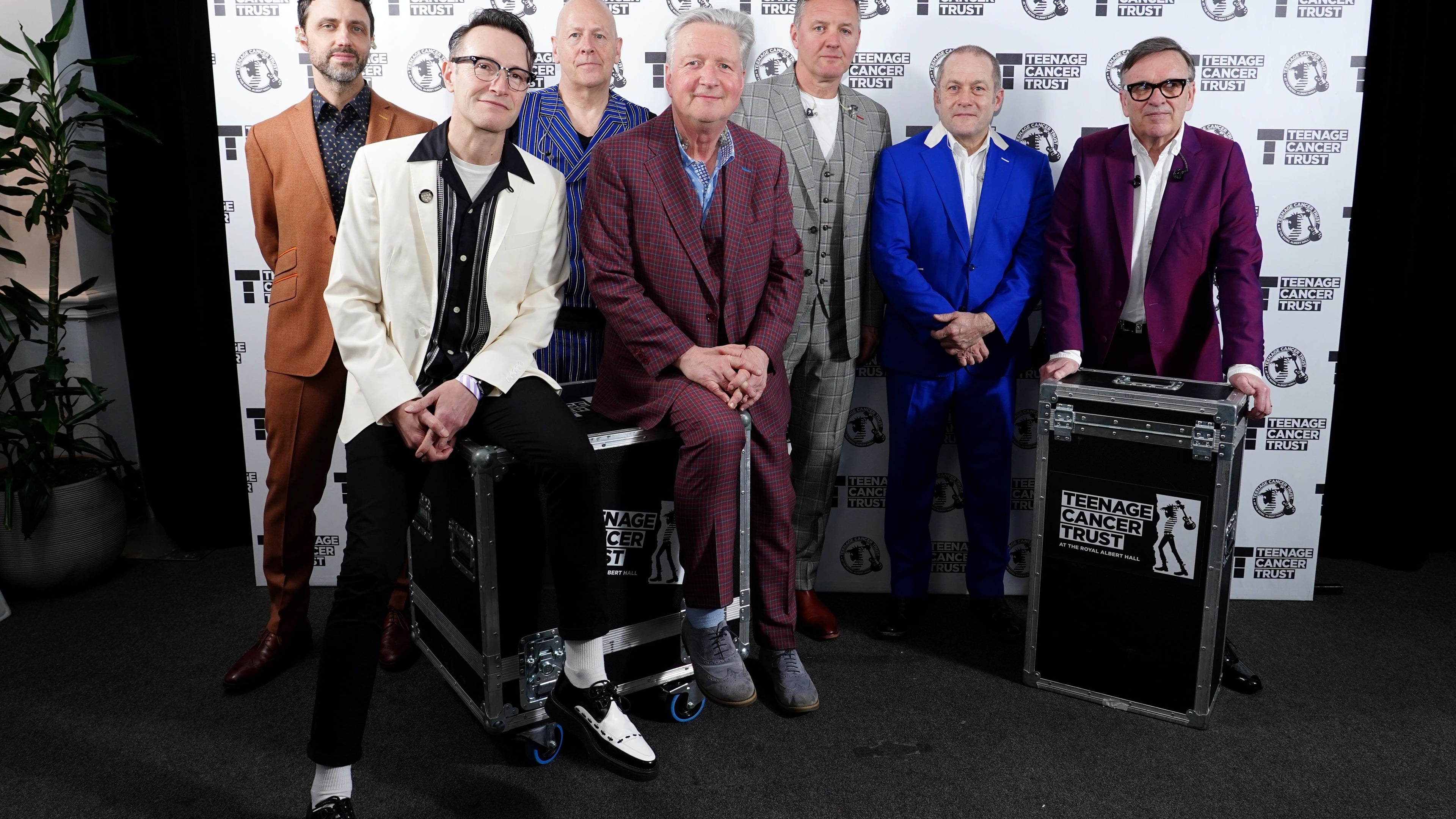 Squeeze cancels concert after tour bus crushes venue worker
