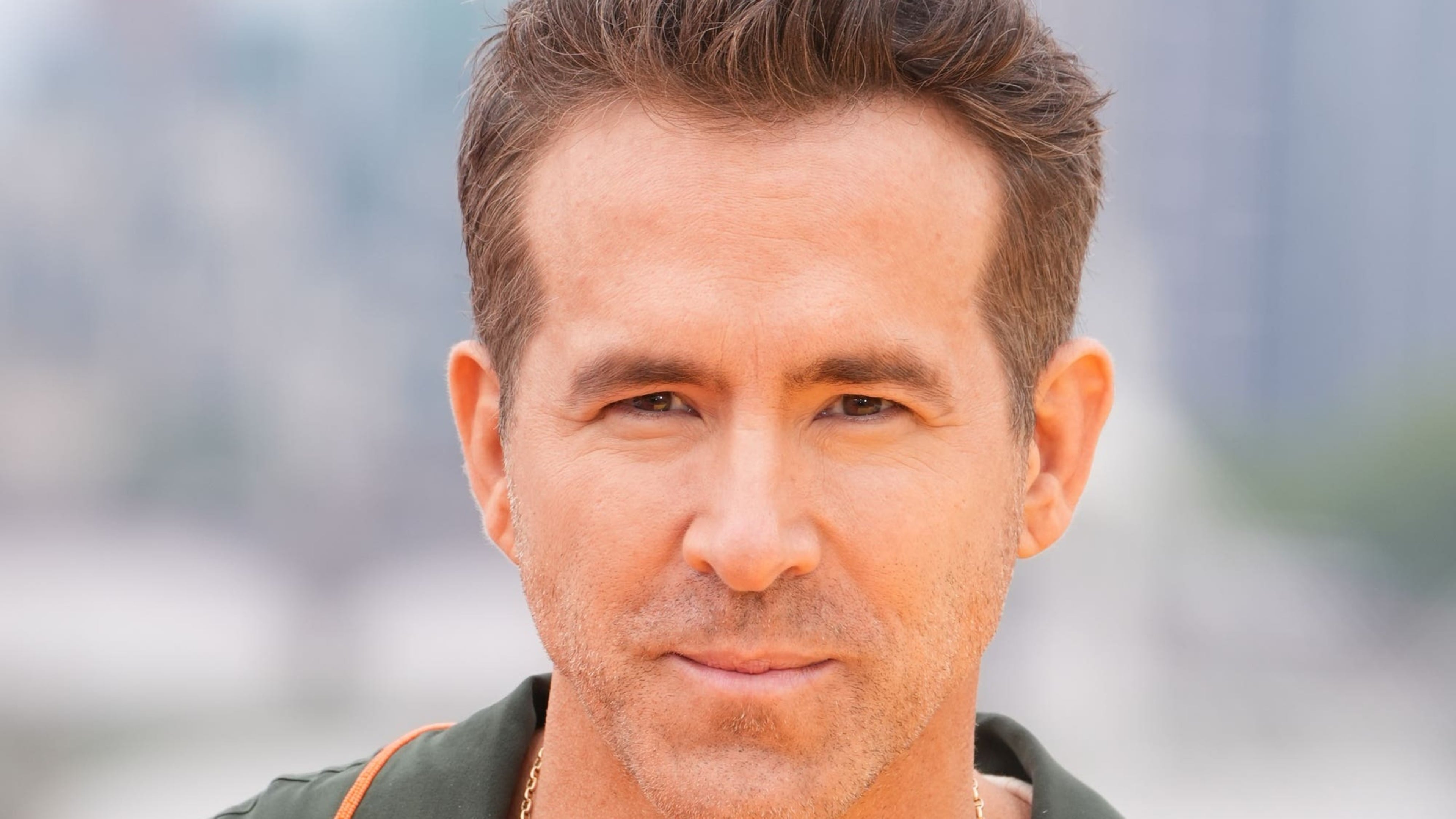 Ryan Reynolds walks the floor at Comic-Con dressed as Deadpool