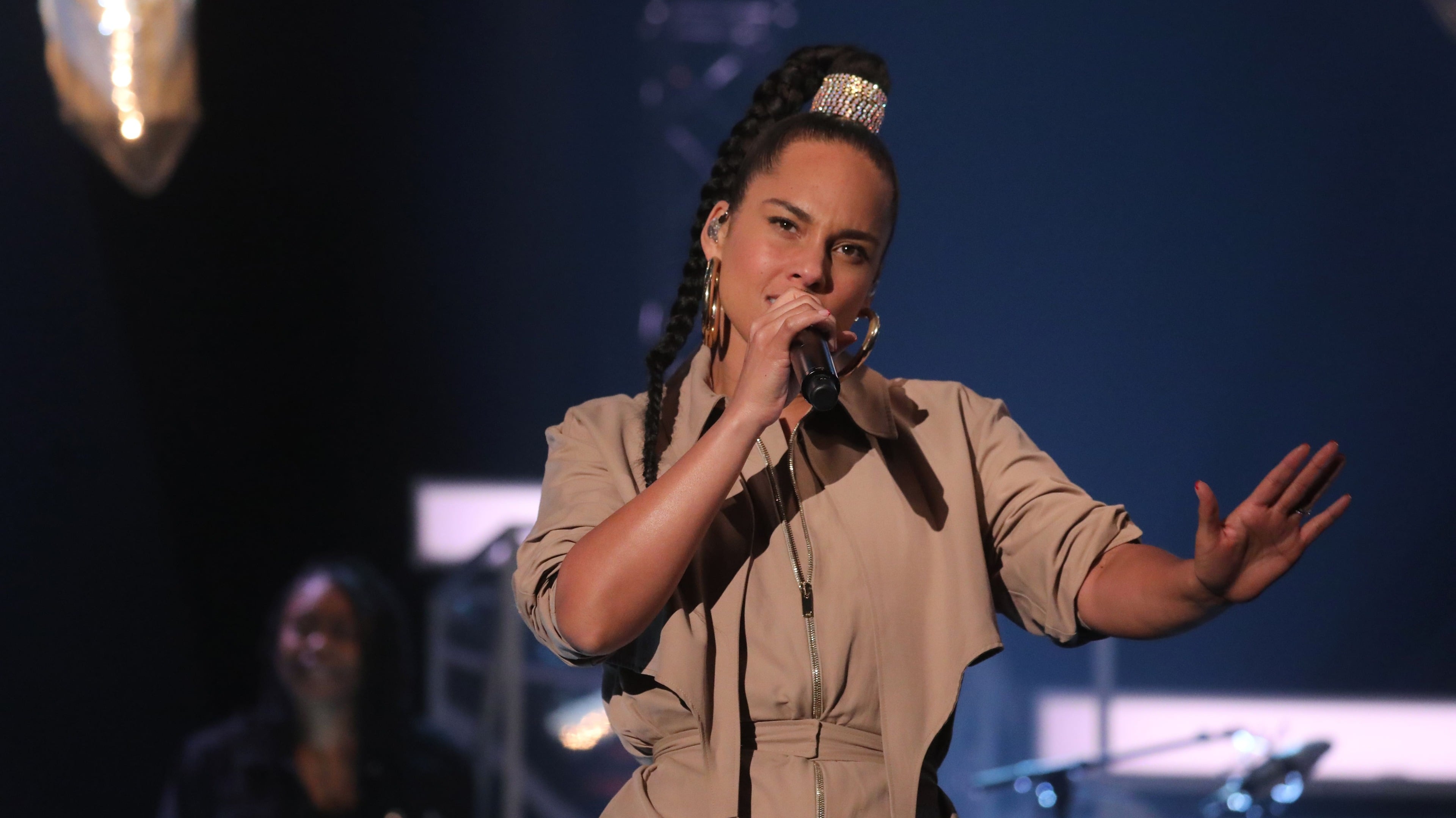 Alicia Keys pays heartfelt tribute to Clive Davis: ‘He changed my life forever’
