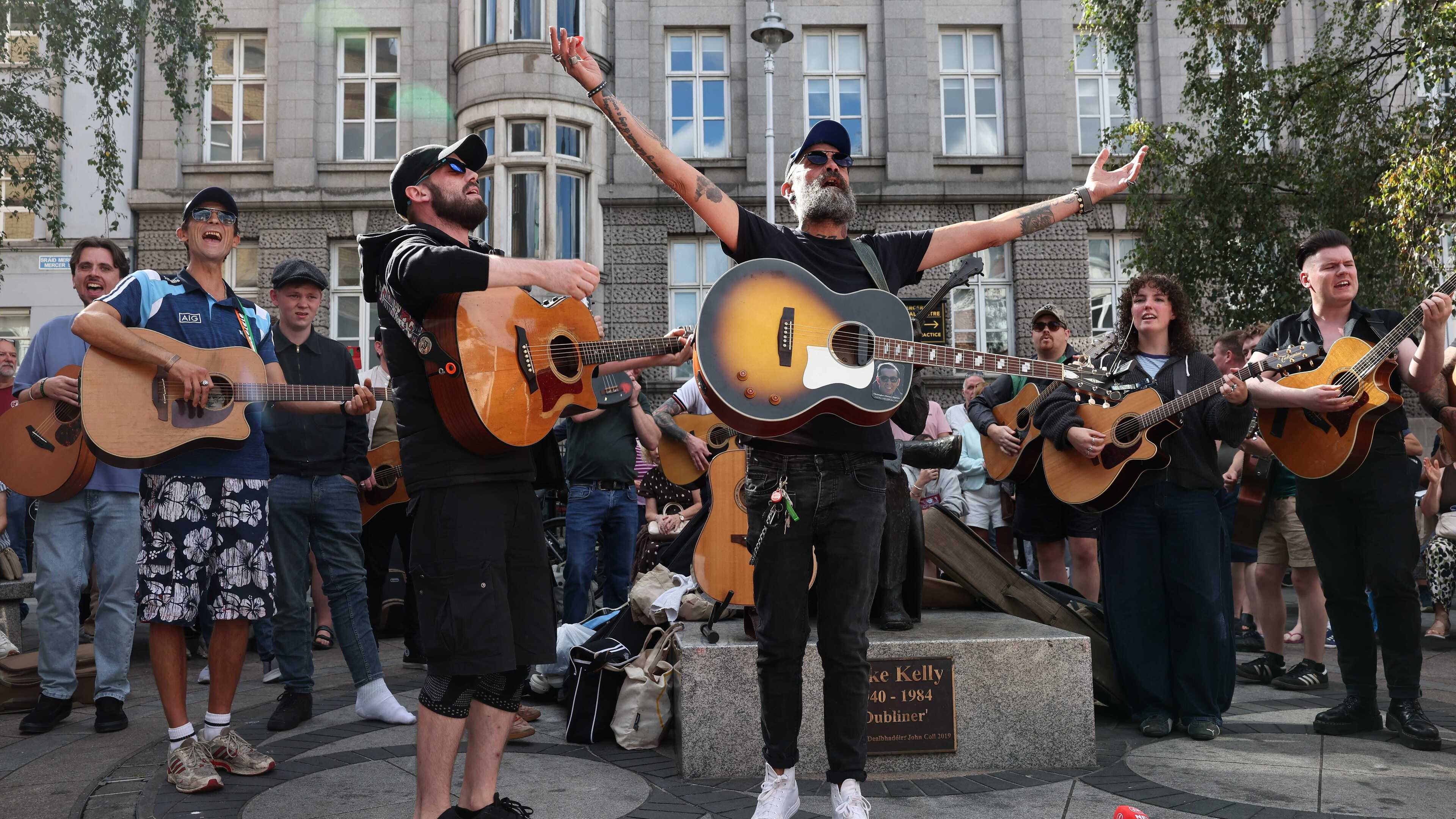 Musicians gather in Dublin to pay tribute to Glen Hansard