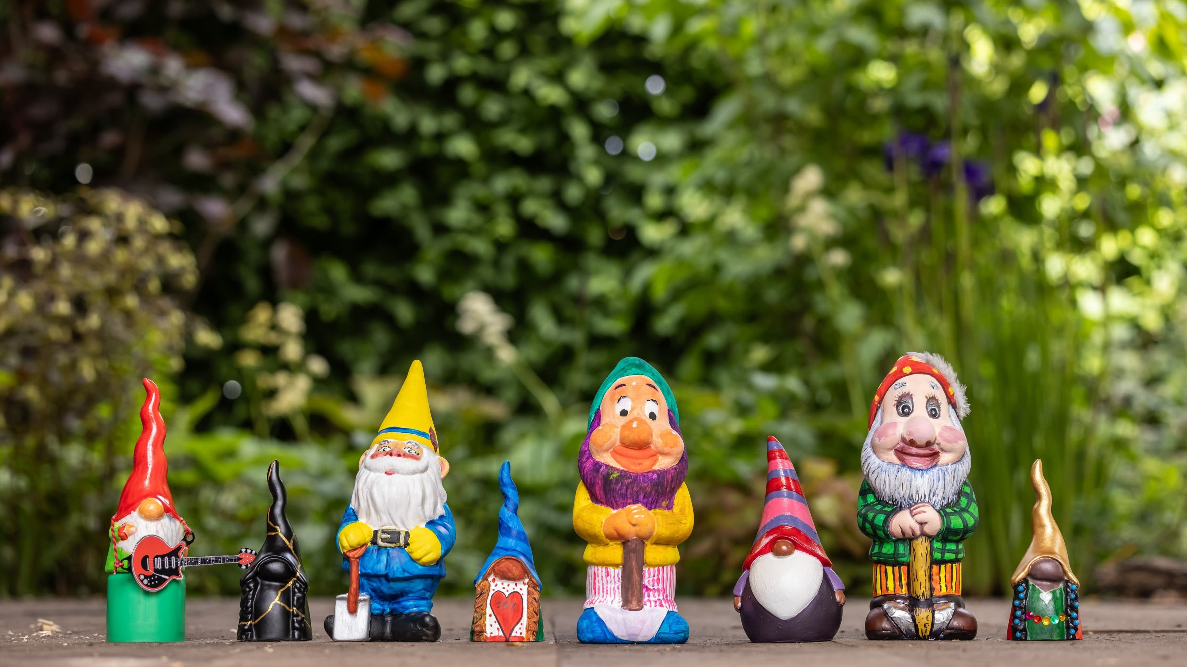Gnome-coming at Chelsea Flower Show as stars decorate garden favourites