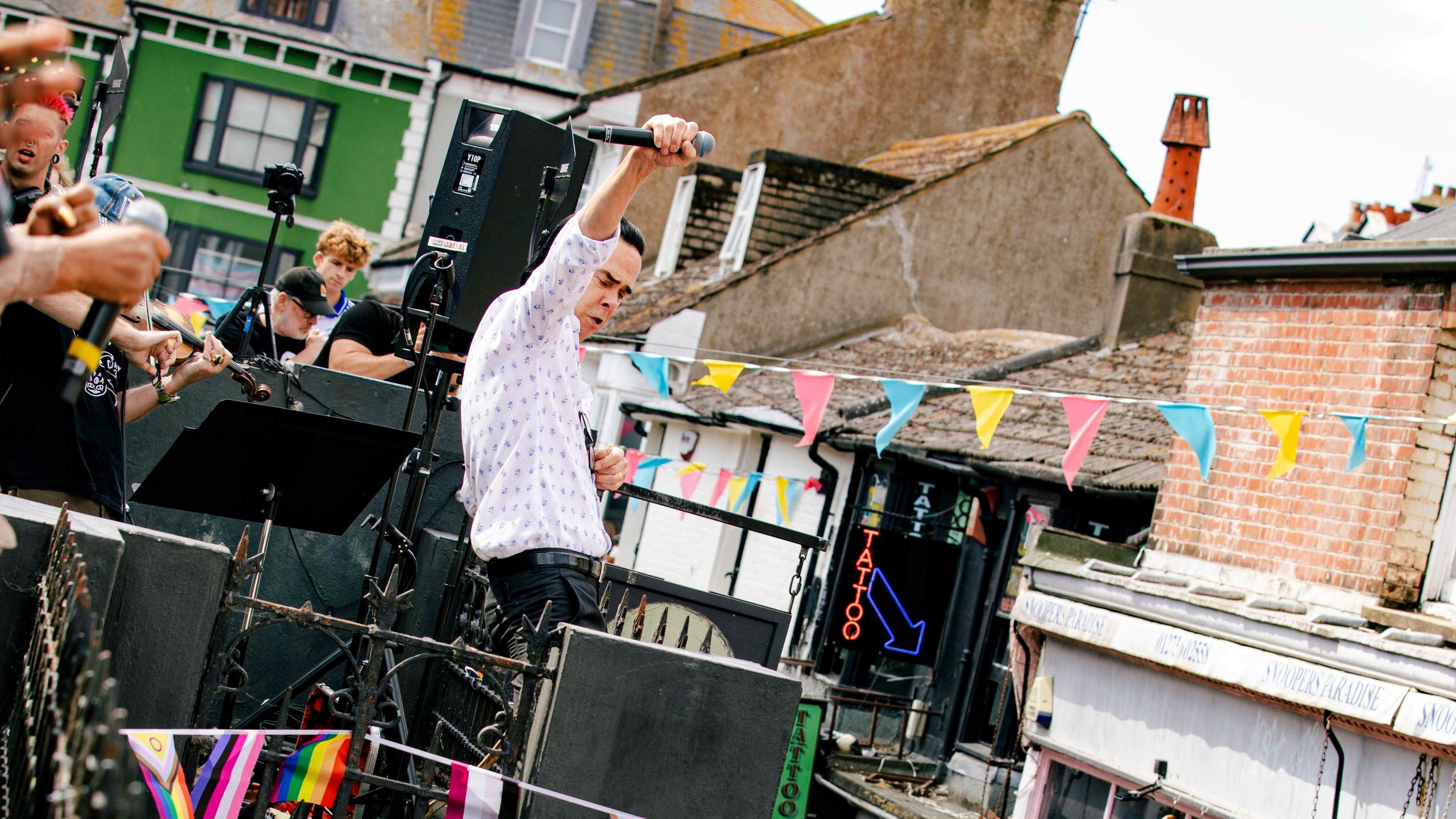 Nick Cave and the Bad Seeds stage surprise rooftop gig at Brighton record shop