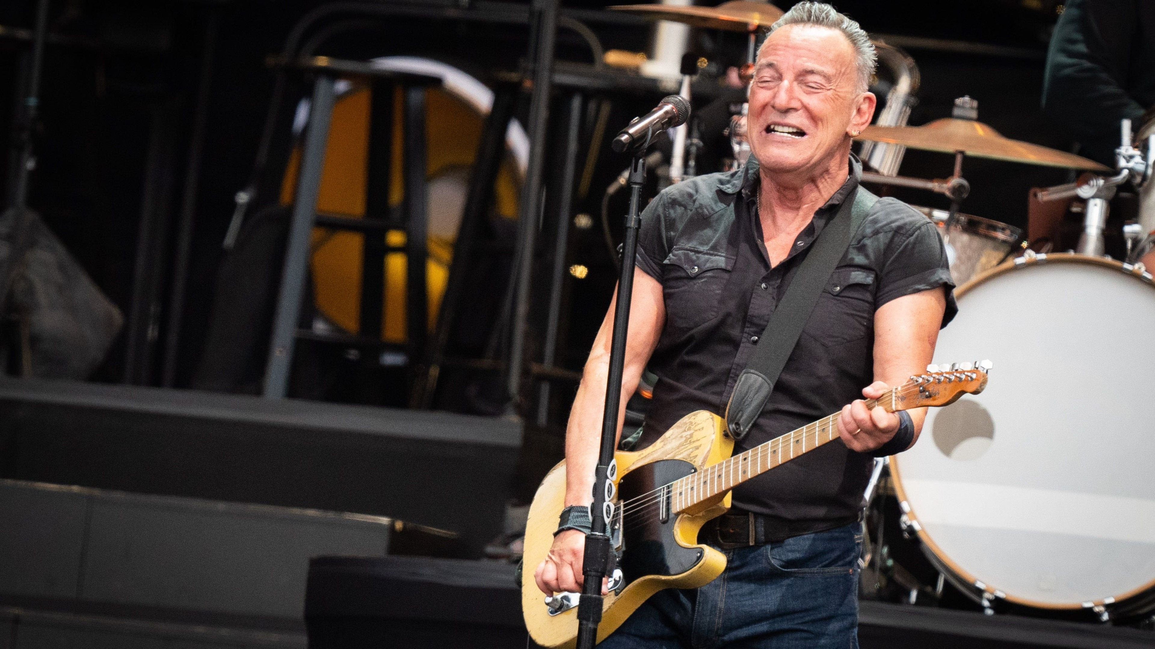 Bruce Springsteen pays emotional tribute to Clive Davis: ‘He changed my life’