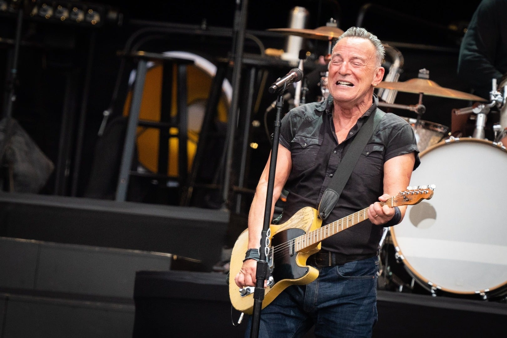 Bruce Springsteen pays emotional tribute to Clive Davis: 'He changed my  life' | Belfast Telegraph