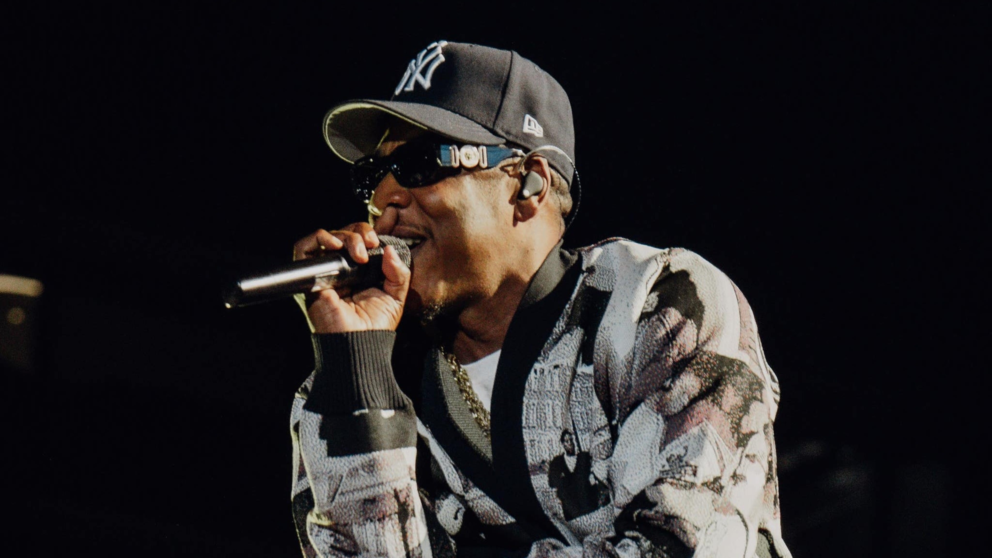 Jay-Z performs in the UK, serenading Beyoncé during her birthday show