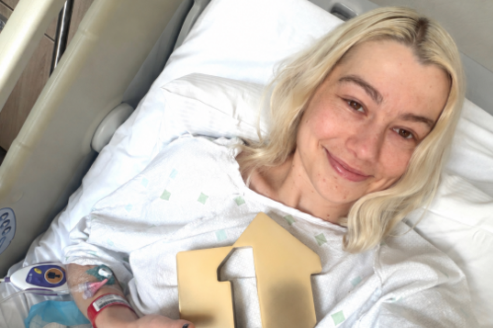 phoebe-bridgers-celebrates-first-uk-solo-number-one-album-from-hospital