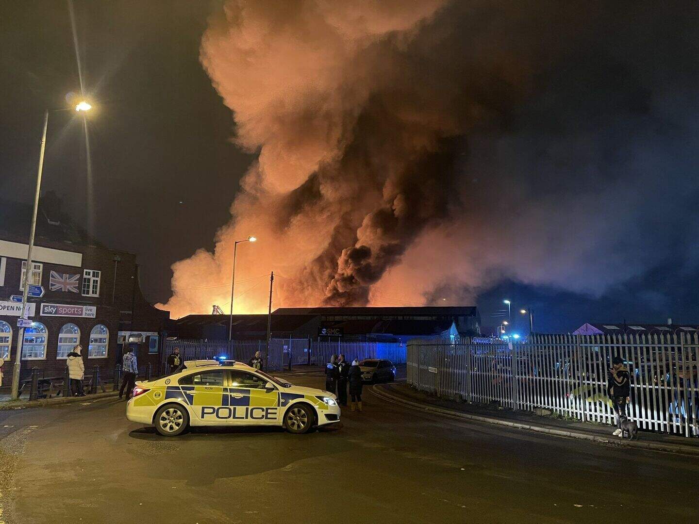 Major incident declared as 100 firefighters tackle blaze in derelict ...