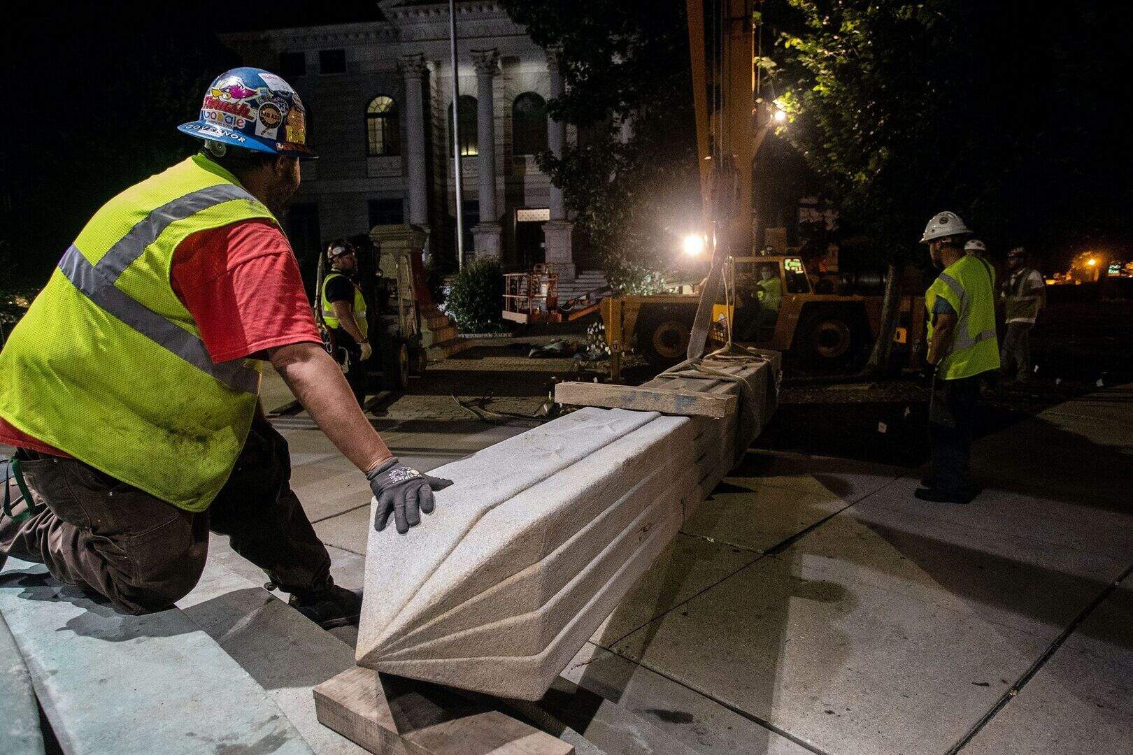 Confederate obelisk removed from Georgia square amid cheers | Belfast ...