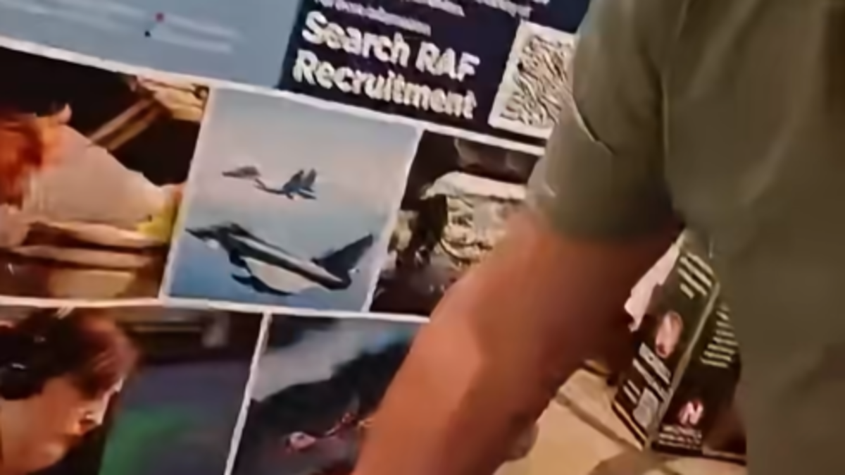 Row as Army and RAF recruit at NI jobs fair