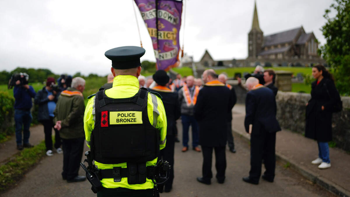 Orange Order in Belfast tells members to cease all engagement with PSNI