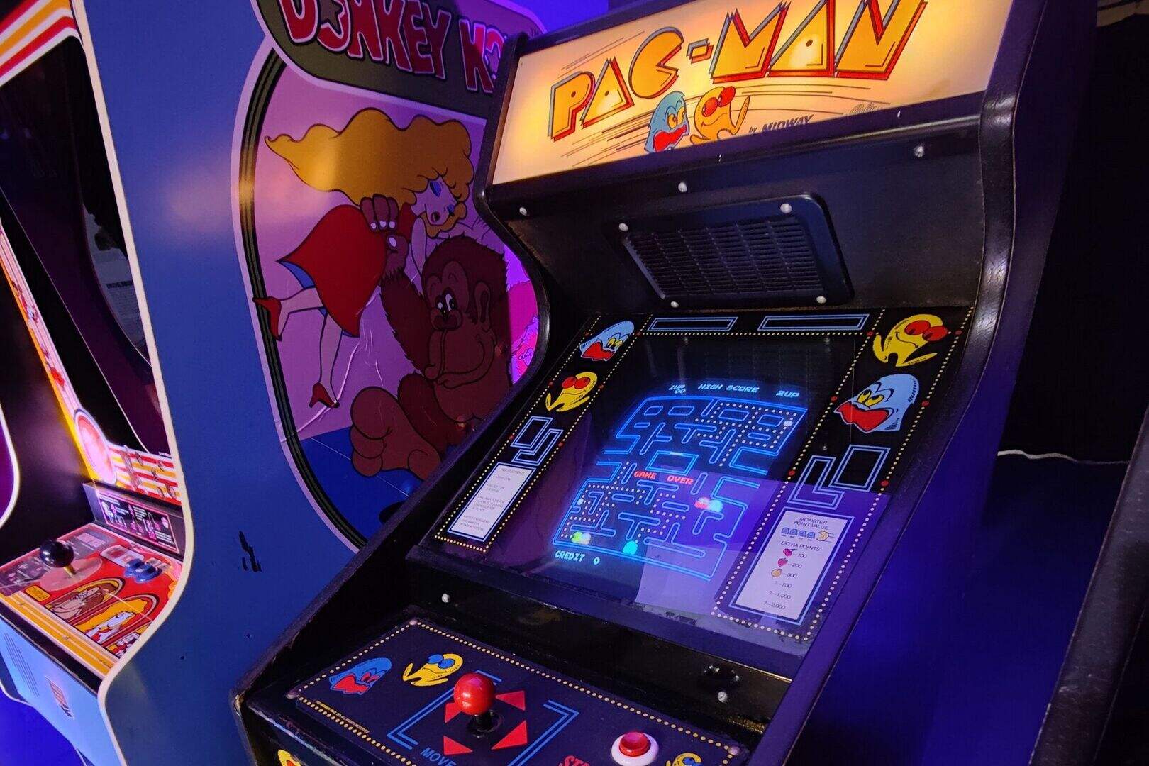 Retro arcades bring gamer classics like Pac-Man and Donkey Kong to ...