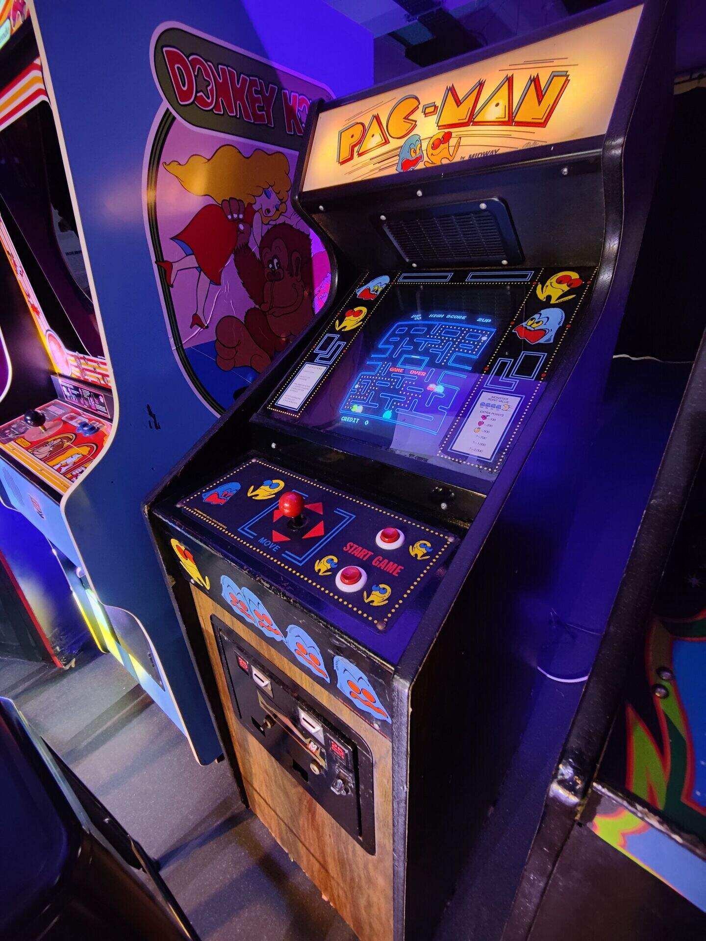 Retro arcades bring gamer classics like Pac-Man and Donkey Kong to ...