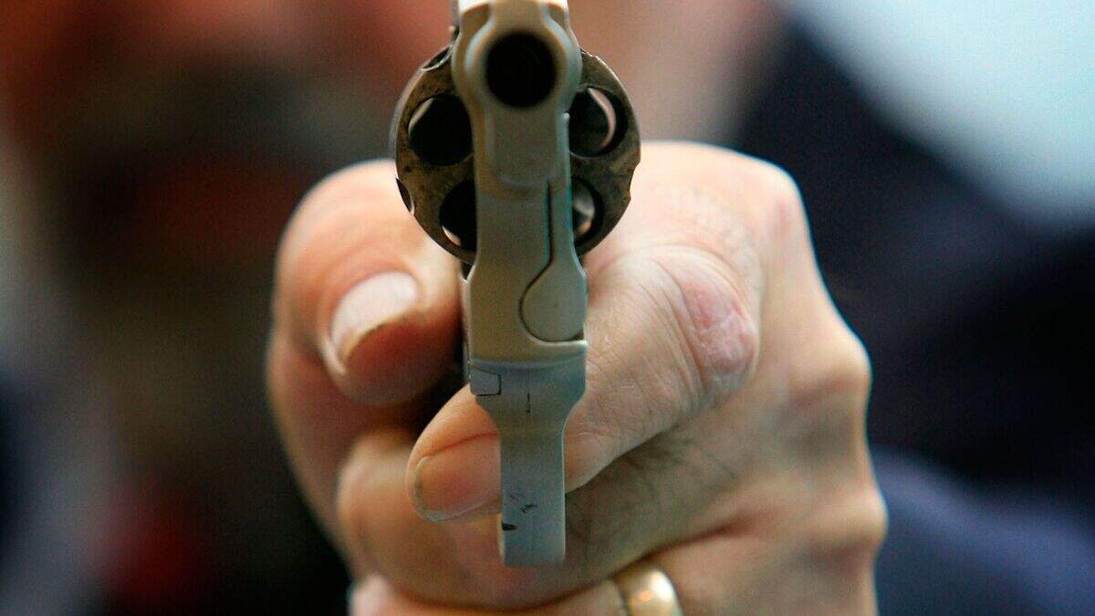 Paramilitary threat means 2,723 people in Northern Ireland carry gun ...