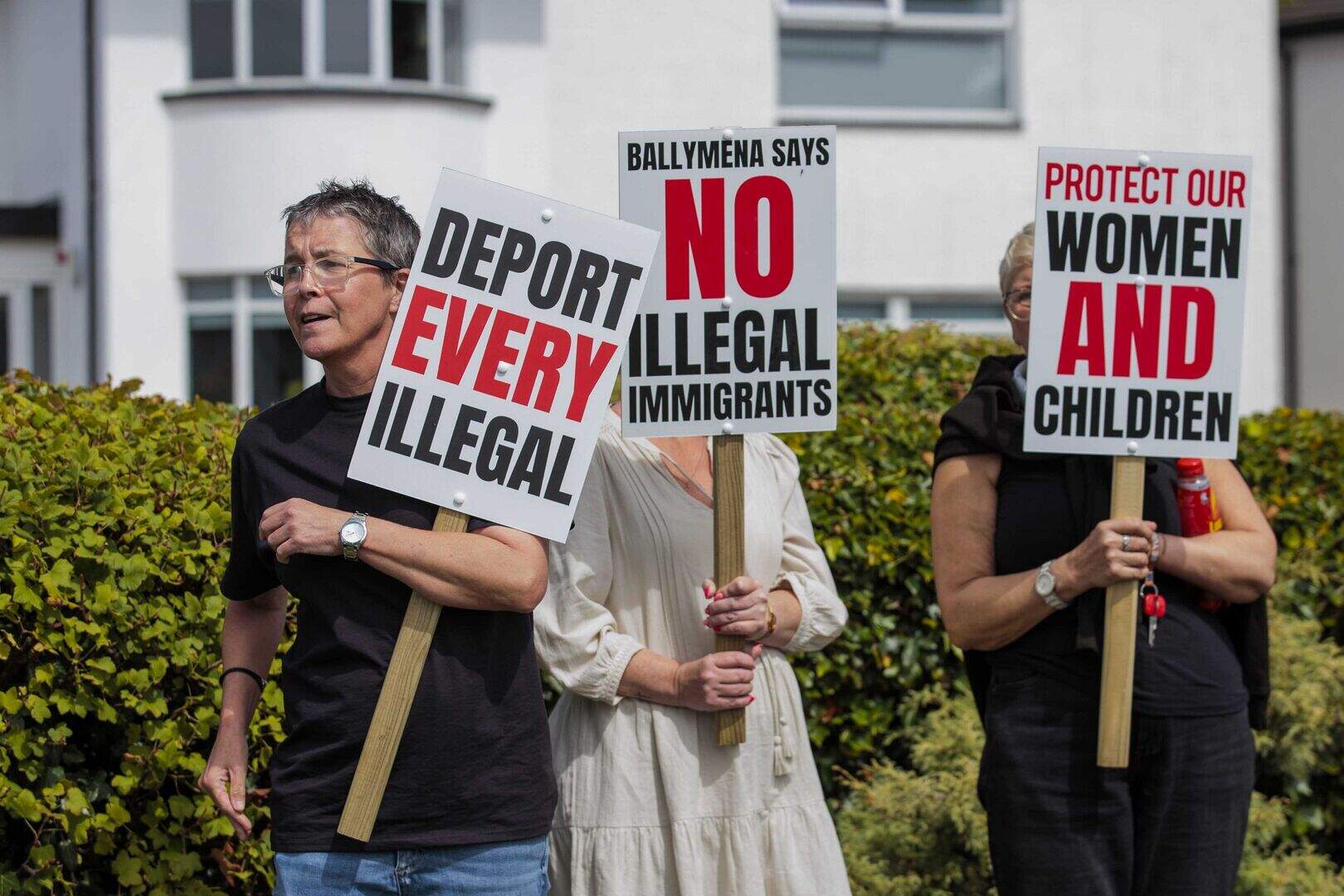 Chimney Corner Hotel in Newtownabbey: Hundreds turn out for anti ...