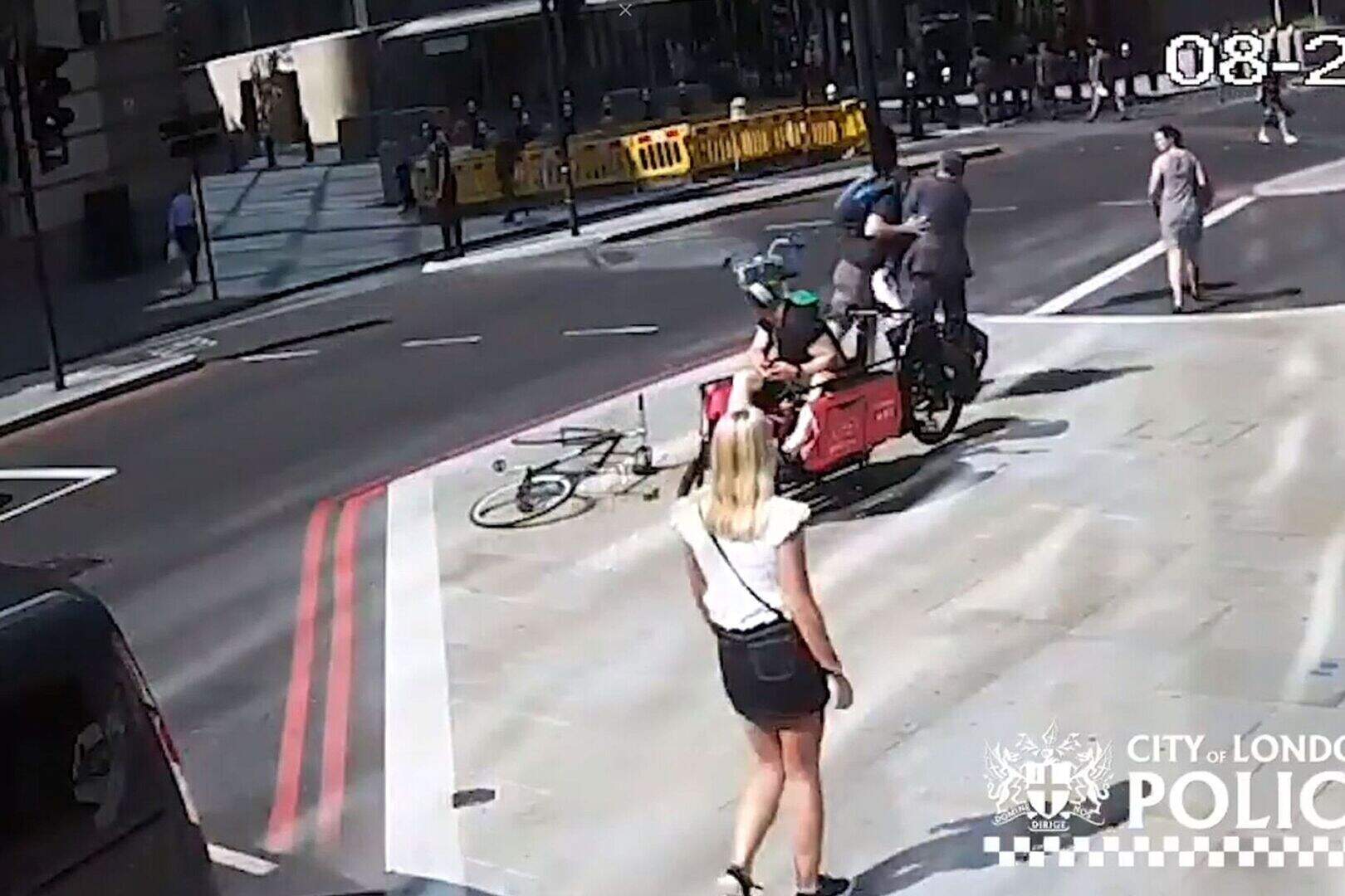 Hunt for cyclist who ran red light then headbutted pedestrian to the ...
