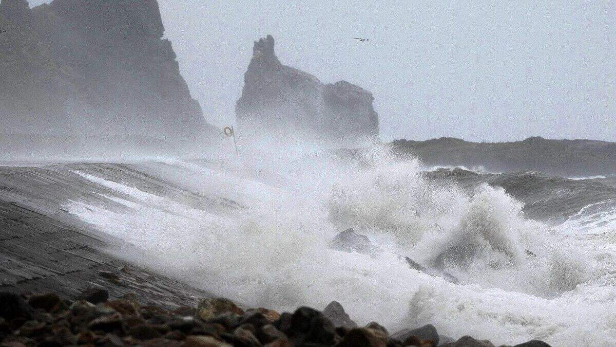 Hurricane Lorenzo weather warning for Northern Ireland as wind and ...