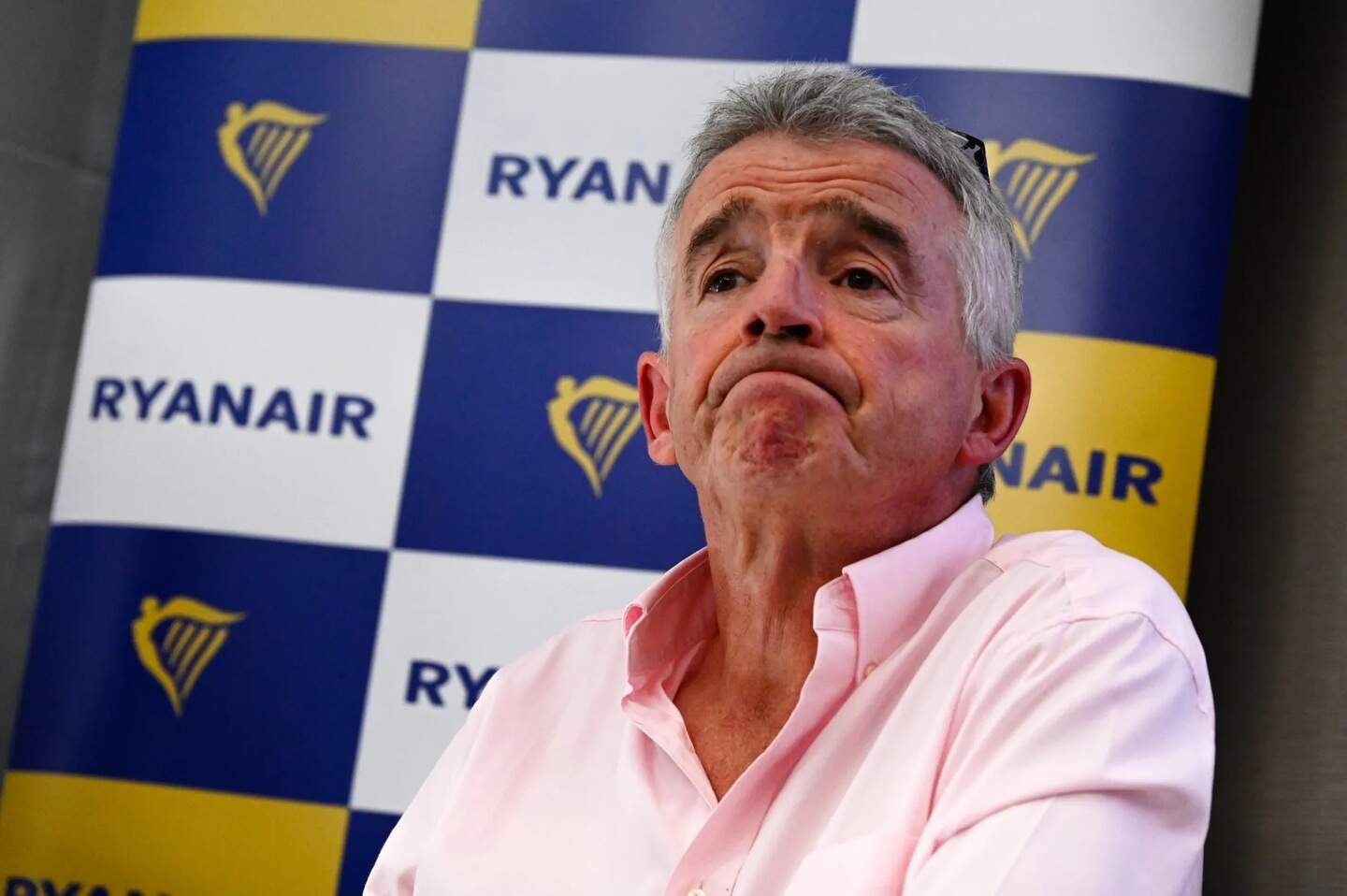 Wind your neck in, Mr Ryanair... you’re not going to stop me necking a ...