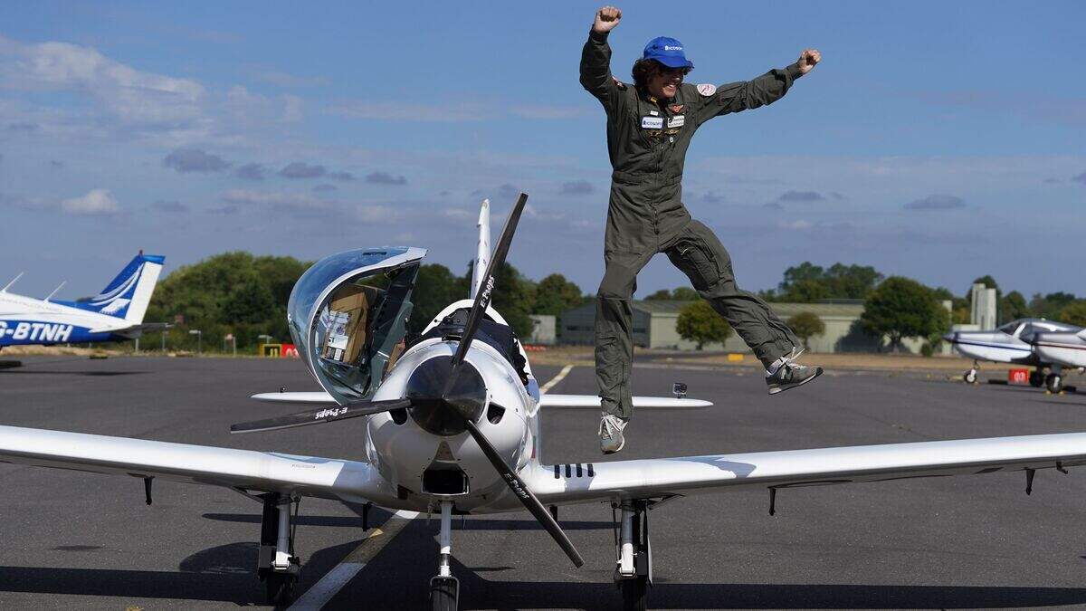 British pilot, 17, seconds from Pacific Ocean disaster during world ...