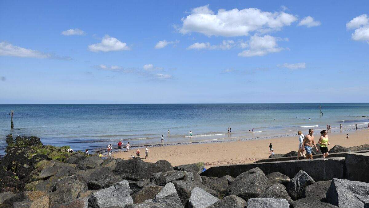 Man in seafront rescue drama ‘got plaster cast stuck in rocks ...